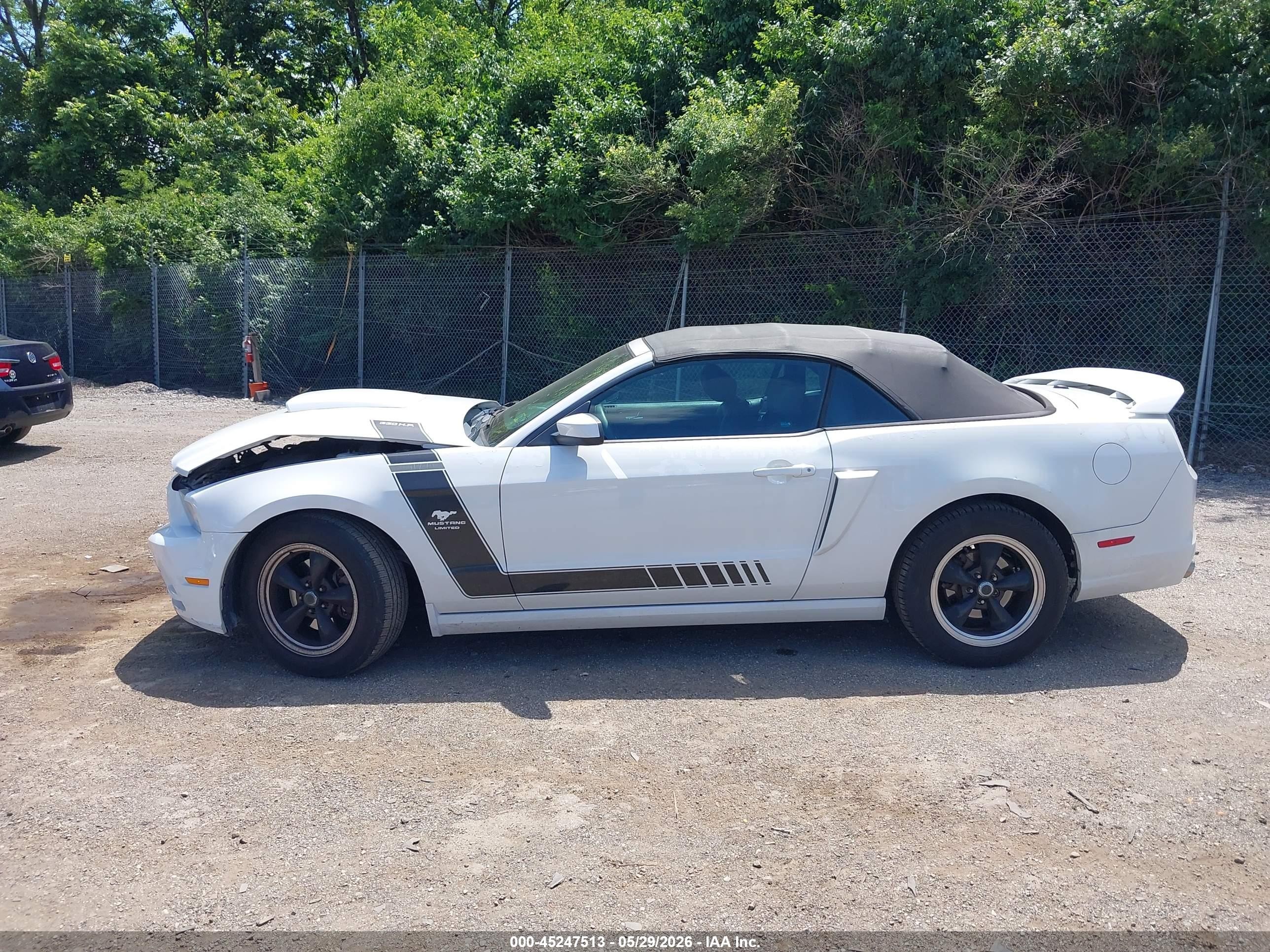 2014 Ford Mustang V6 Premium White vin: 1ZVBP8EM4E5263422