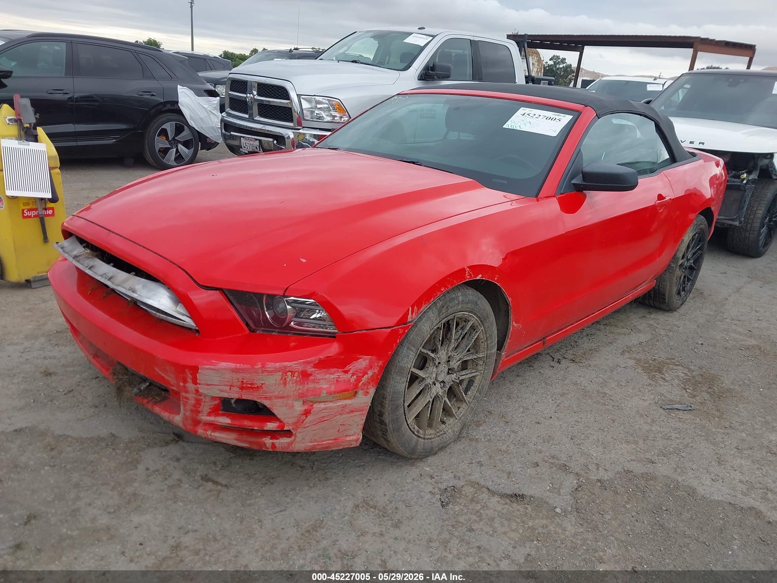 2014 Ford Mustang V6 Red vin: 1ZVBP8EM4E5285663