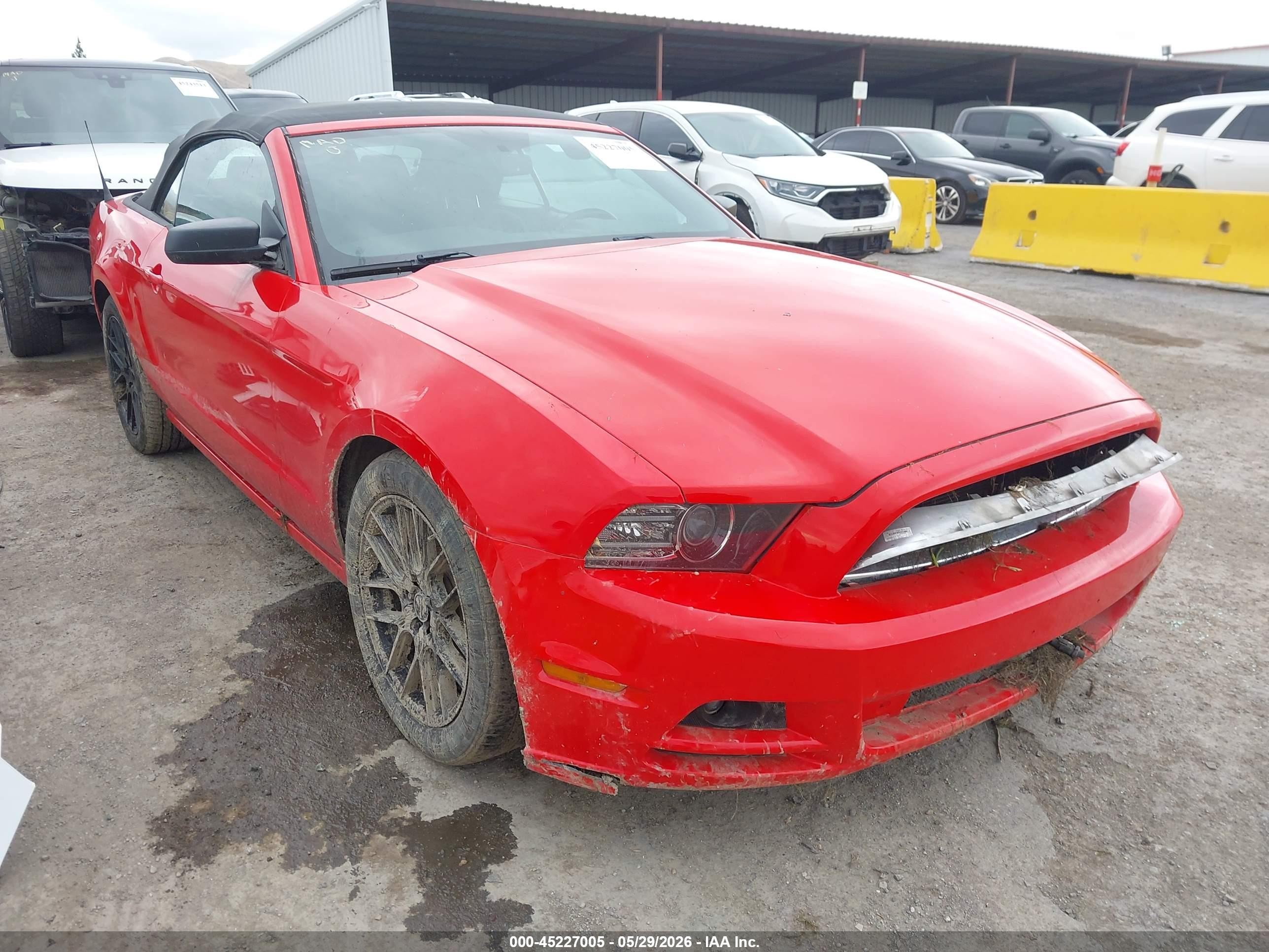 2014 Ford Mustang V6 Red vin: 1ZVBP8EM4E5285663