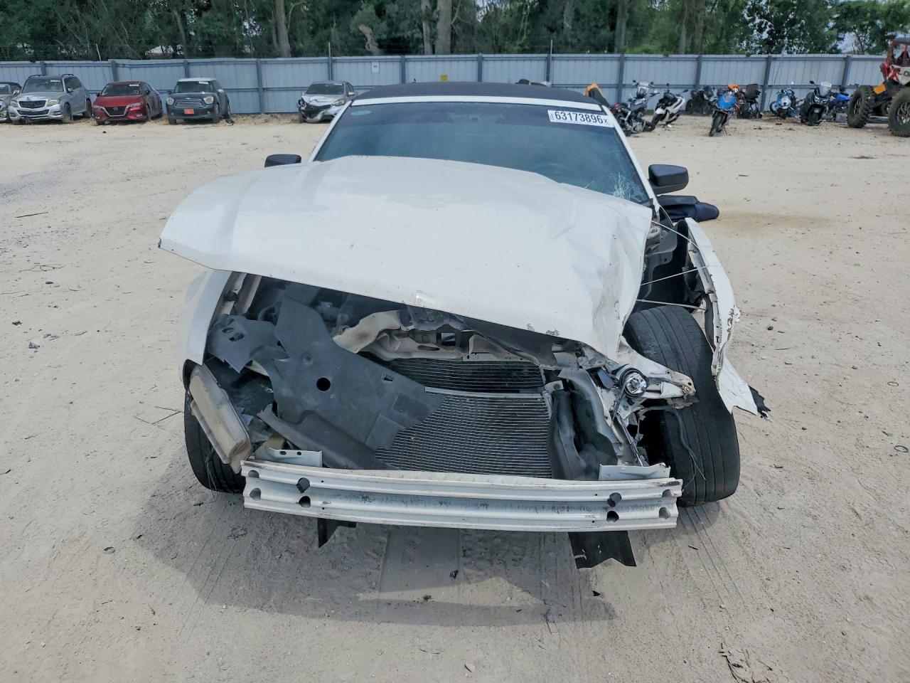 2012 Ford Mustang White vin: 1ZVBP8EM5C5203646