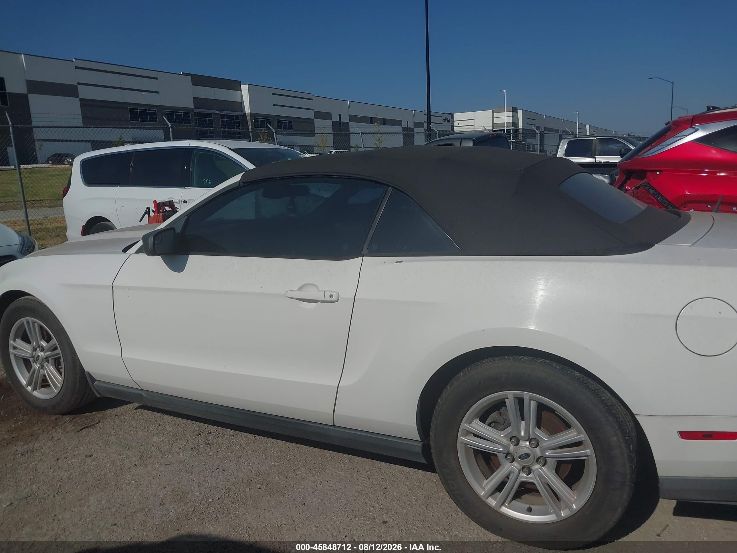 2012 Ford Mustang V6 White vin: 1ZVBP8EM5C5222391