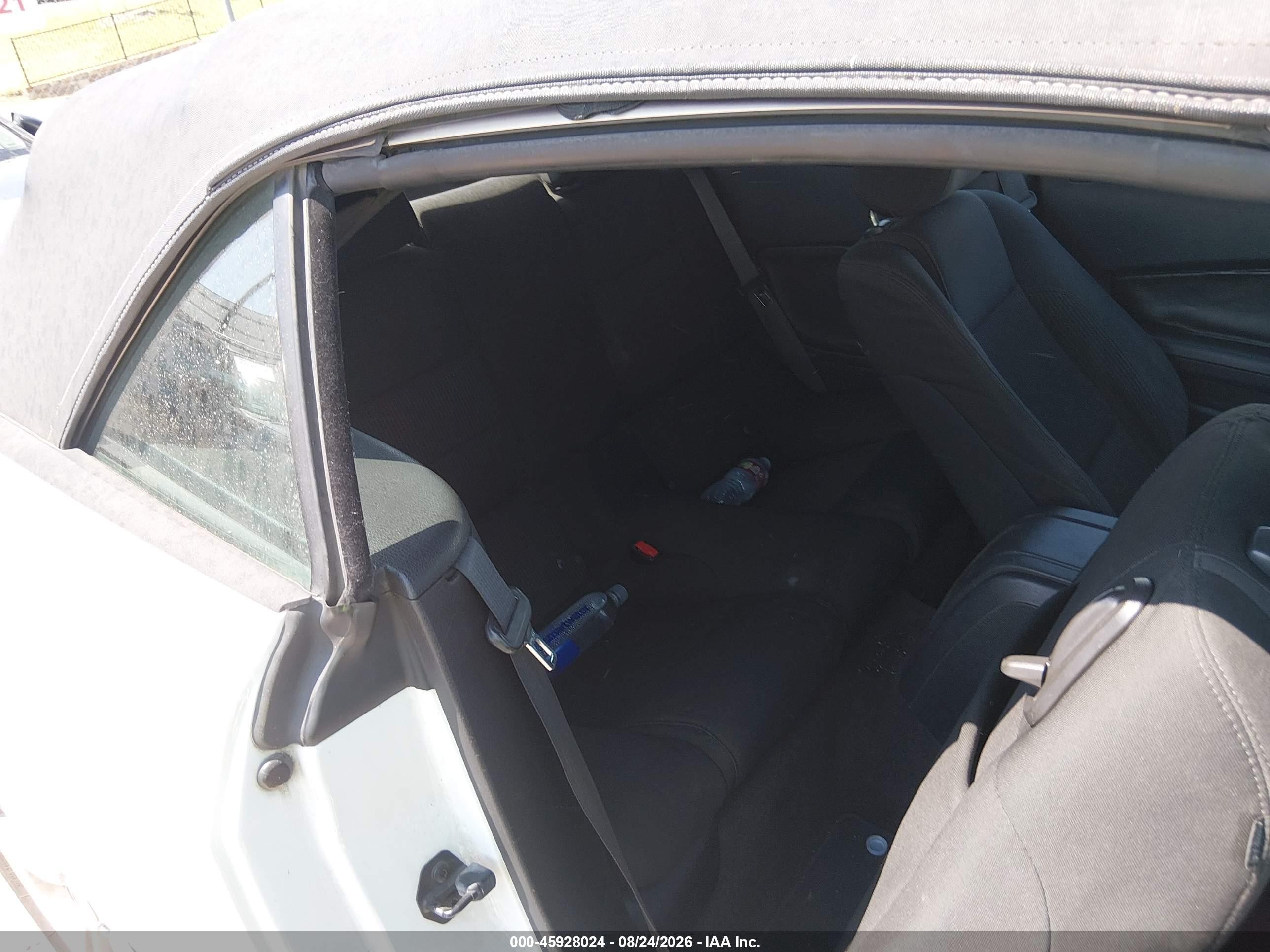 2012 Ford Mustang V6 Белый vin: 1ZVBP8EM5C5273194
