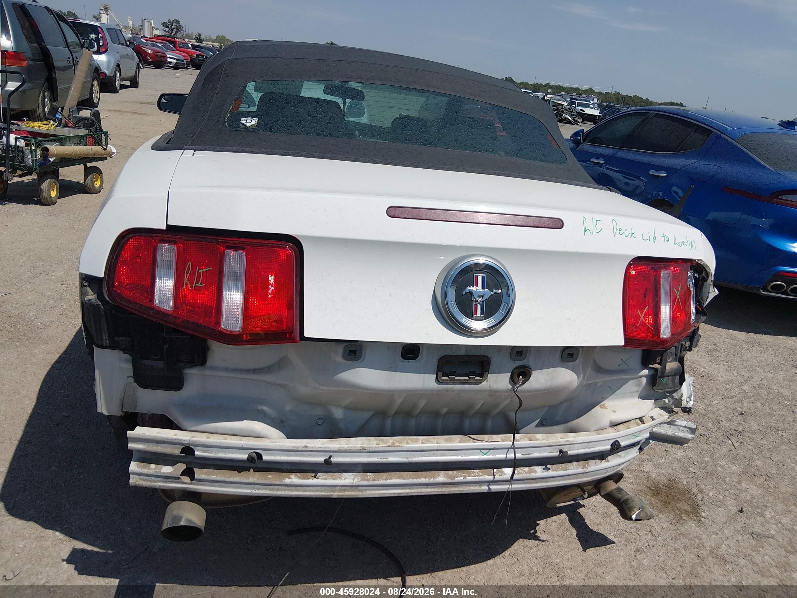 2012 Ford Mustang V6 Белый vin: 1ZVBP8EM5C5273194