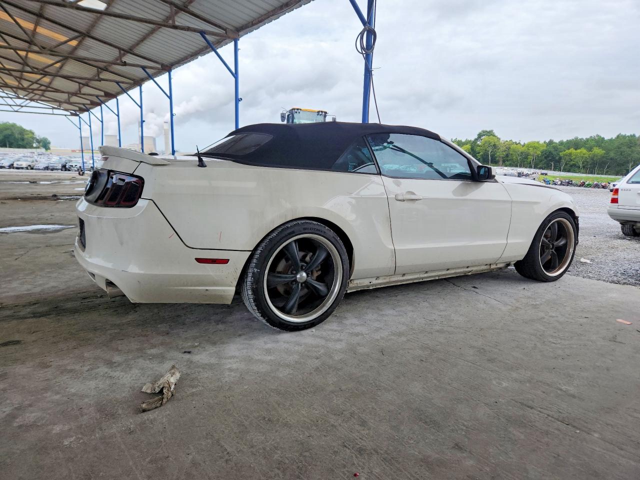 2013 Ford Mustang White vin: 1ZVBP8EM5D5226071