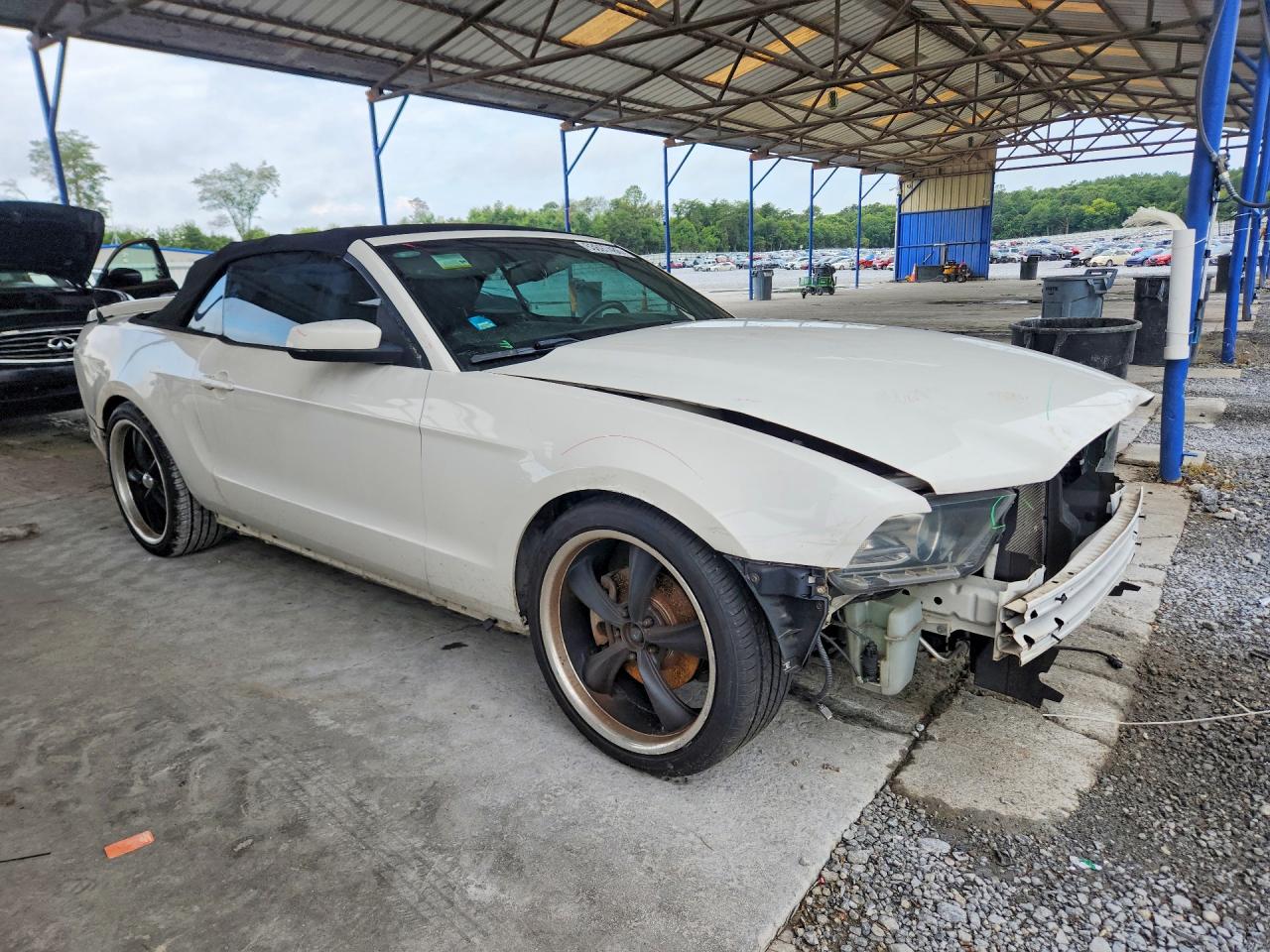 2013 Ford Mustang White vin: 1ZVBP8EM5D5226071