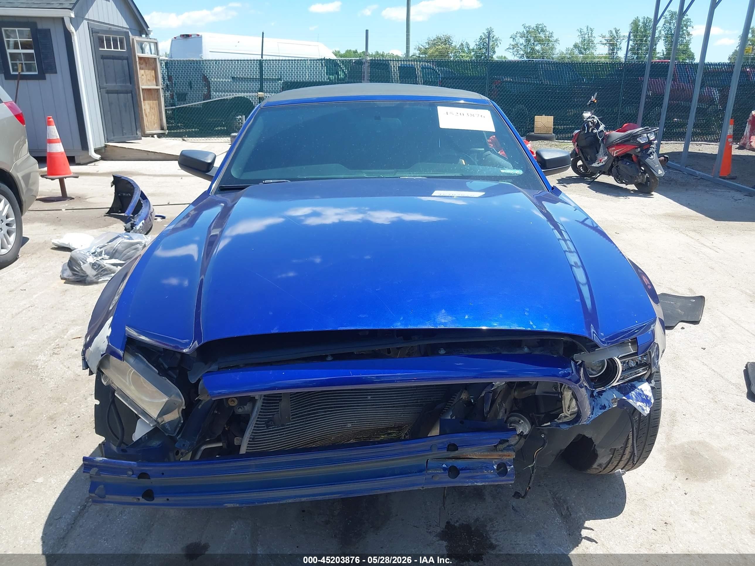 2014 Ford Mustang V6 Blue vin: 1ZVBP8EM5E5232034