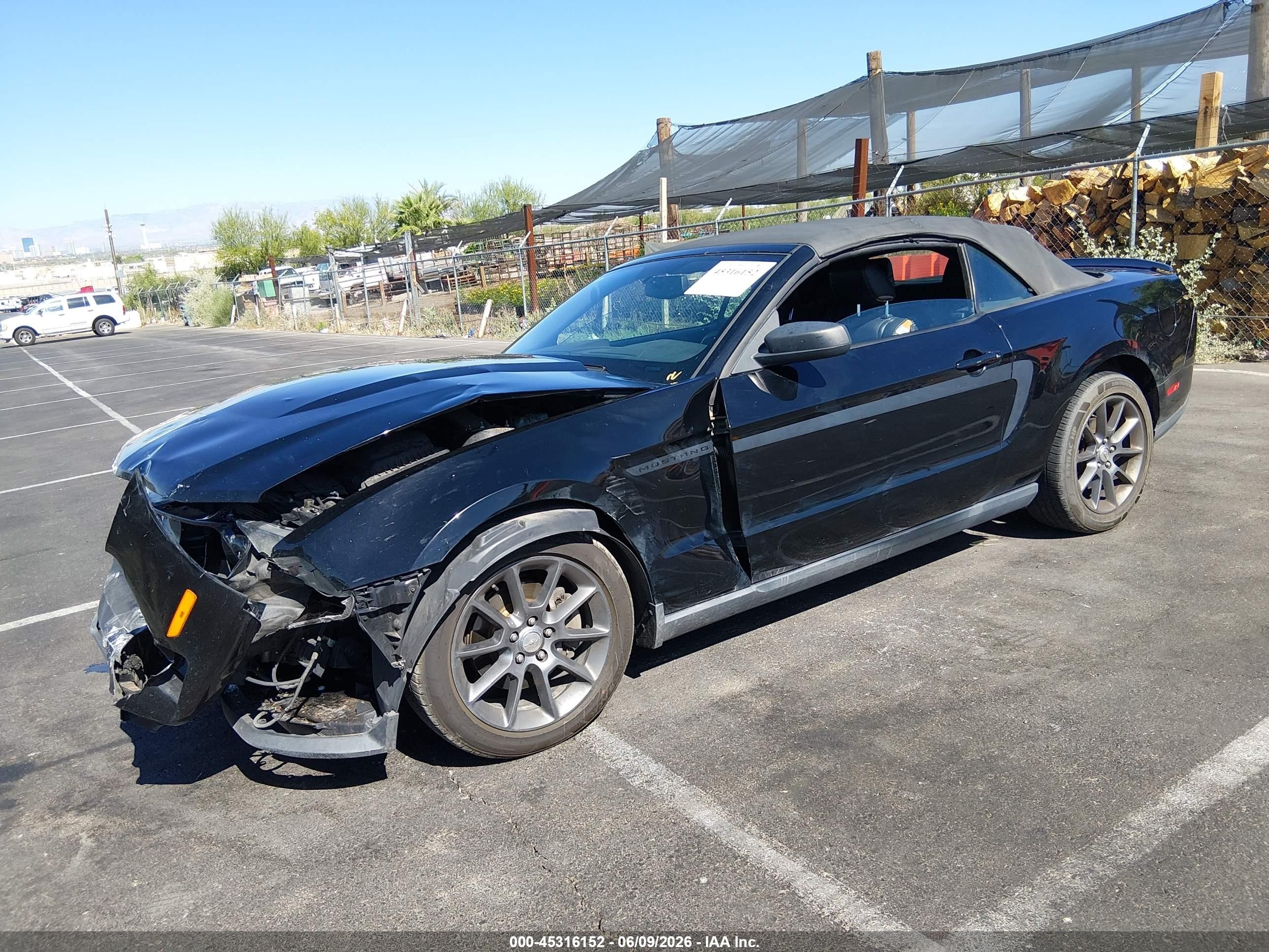 2011 Ford Mustang V6 Premium Черный vin: 1ZVBP8EM6B5122721