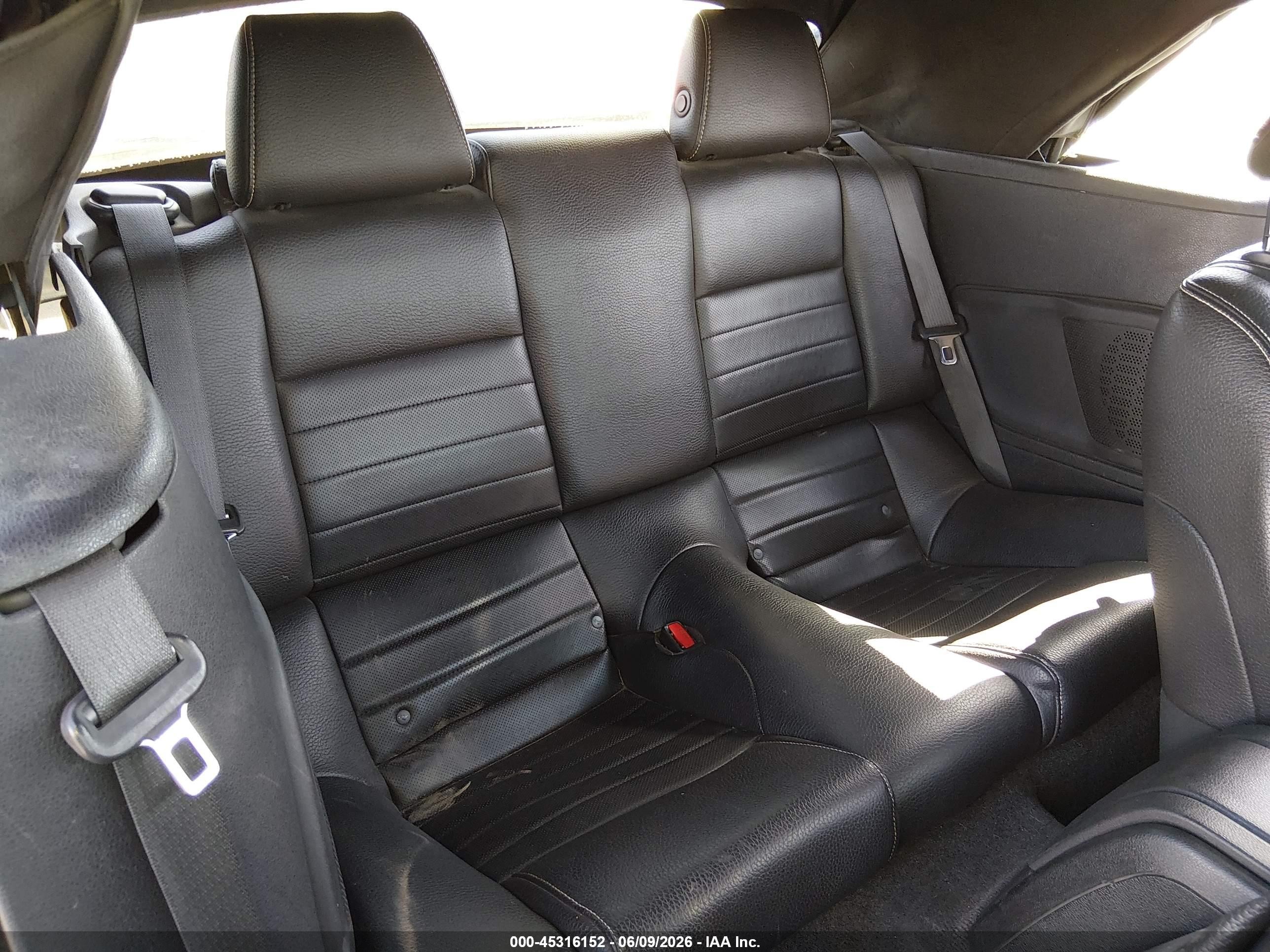 2011 Ford Mustang V6 Premium Черный vin: 1ZVBP8EM6B5122721