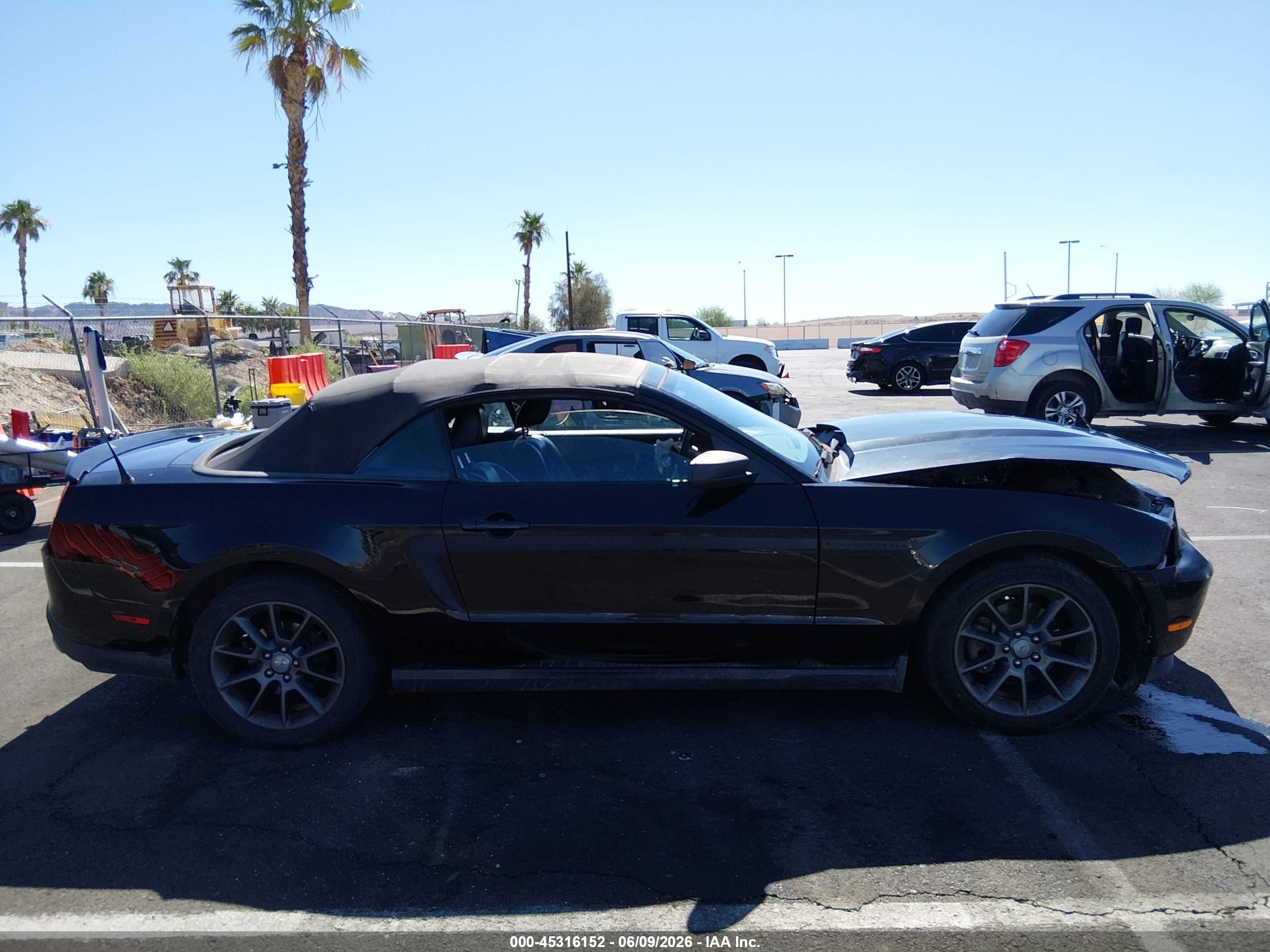 2011 Ford Mustang V6 Premium Черный vin: 1ZVBP8EM6B5122721