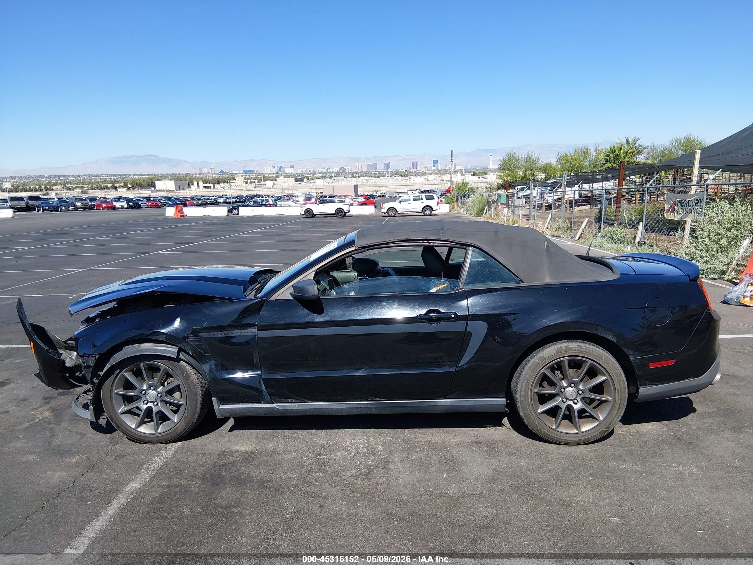 2011 Ford Mustang V6 Premium Черный vin: 1ZVBP8EM6B5122721