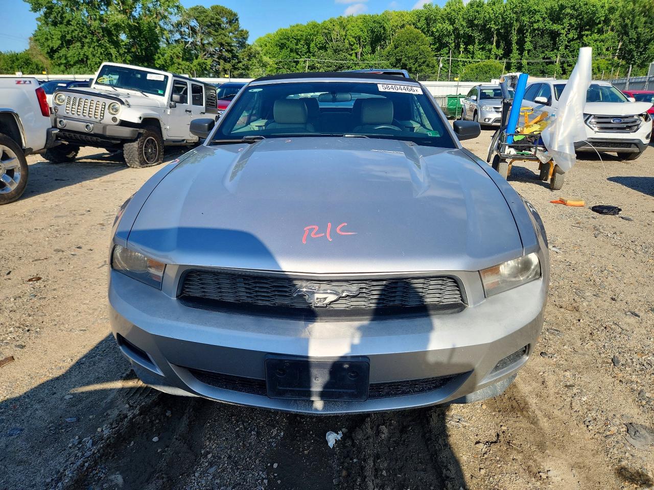 2011 Ford Mustang Серебряный vin: 1ZVBP8EM6B5159378