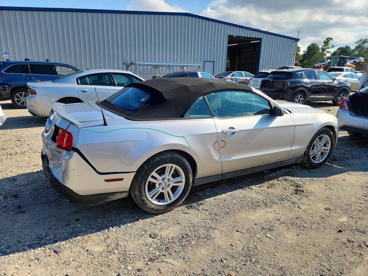 2011 Ford Mustang Серебряный vin: 1ZVBP8EM6B5159378