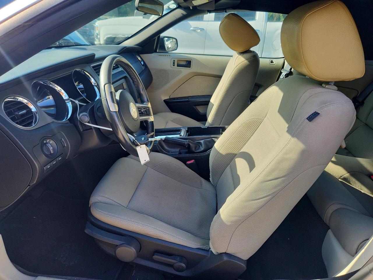 2011 Ford Mustang Серебряный vin: 1ZVBP8EM6B5159378