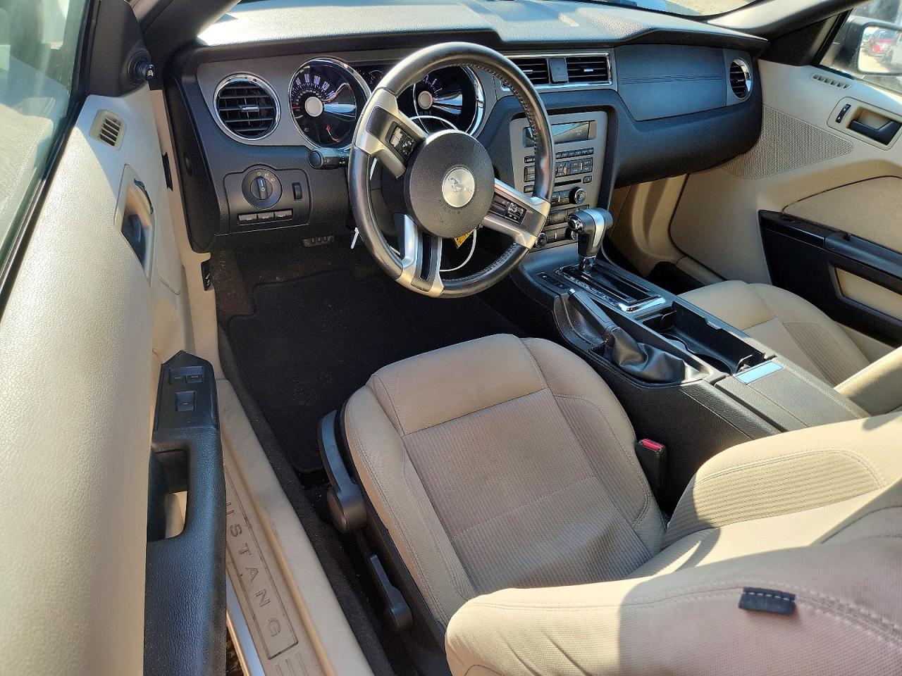 2011 Ford Mustang Серебряный vin: 1ZVBP8EM6B5159378