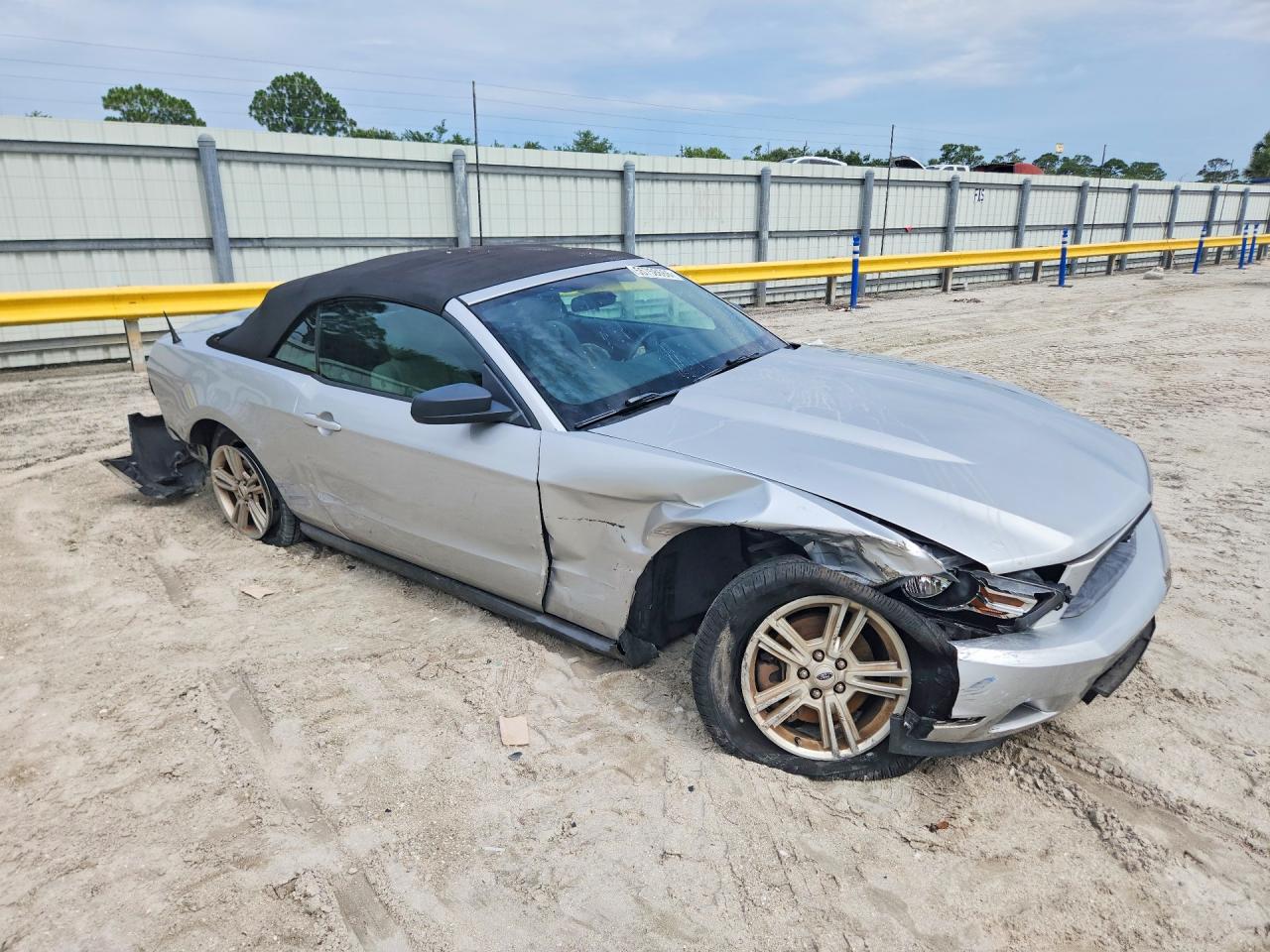 2012 Ford Mustang Серебряный vin: 1ZVBP8EM6C5259305