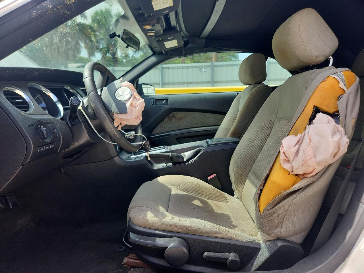 2012 Ford Mustang Серебряный vin: 1ZVBP8EM6C5259305