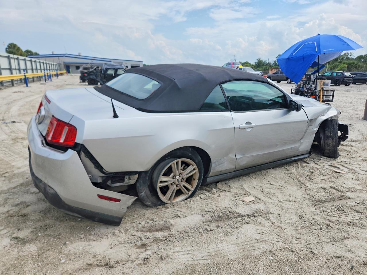 2012 Ford Mustang Серебряный vin: 1ZVBP8EM6C5259305