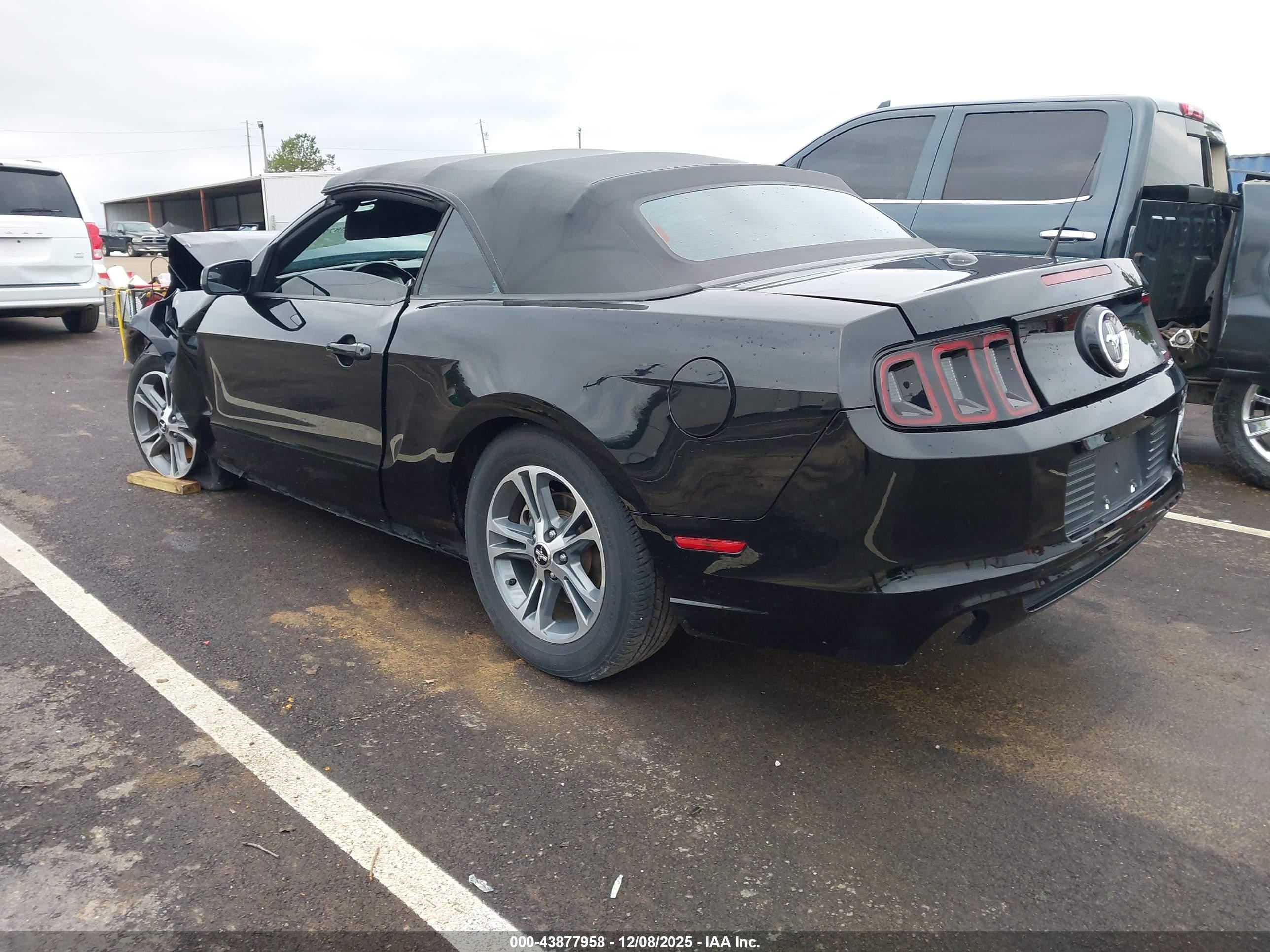 2014 Ford Mustang V6 Premium Черный vin: 1ZVBP8EM6E5205506