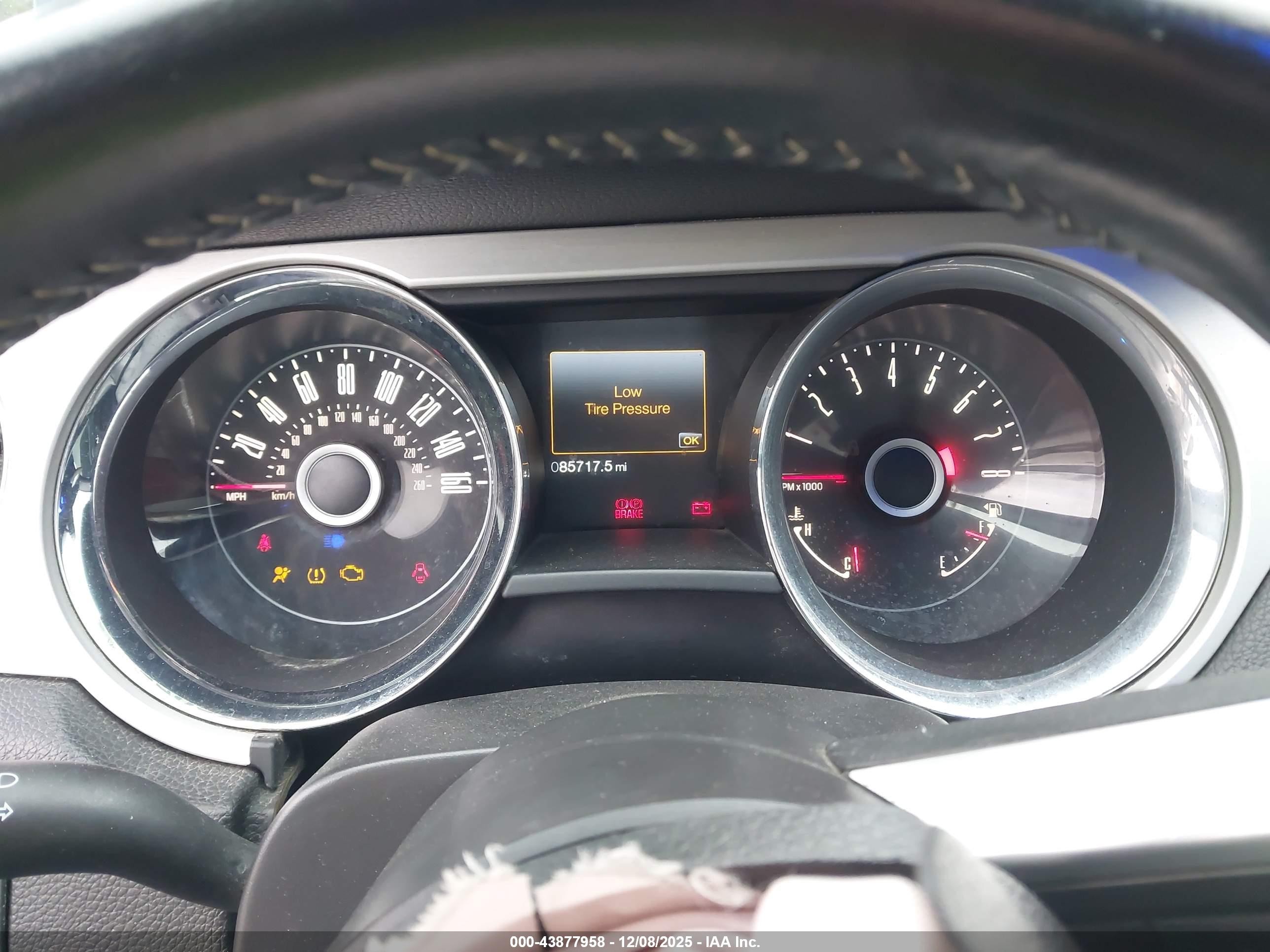 2014 Ford Mustang V6 Premium Черный vin: 1ZVBP8EM6E5205506