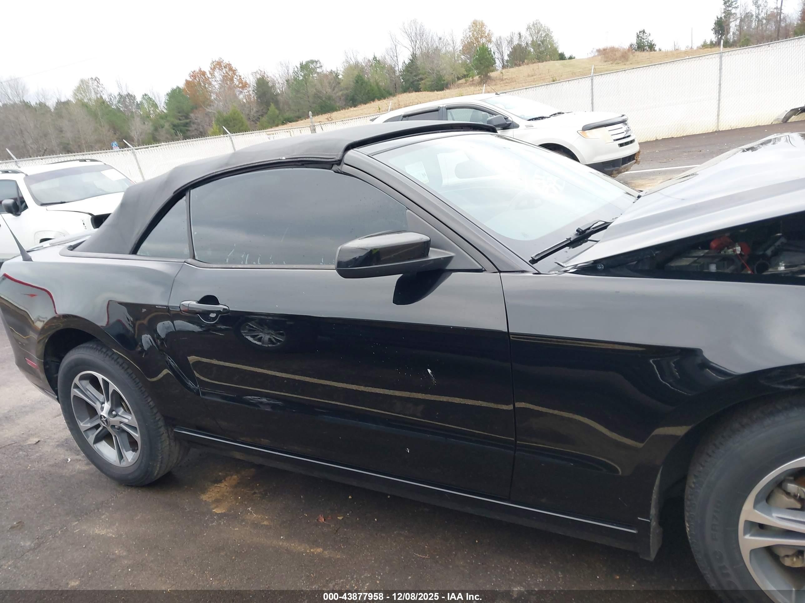 2014 Ford Mustang V6 Premium Черный vin: 1ZVBP8EM6E5205506