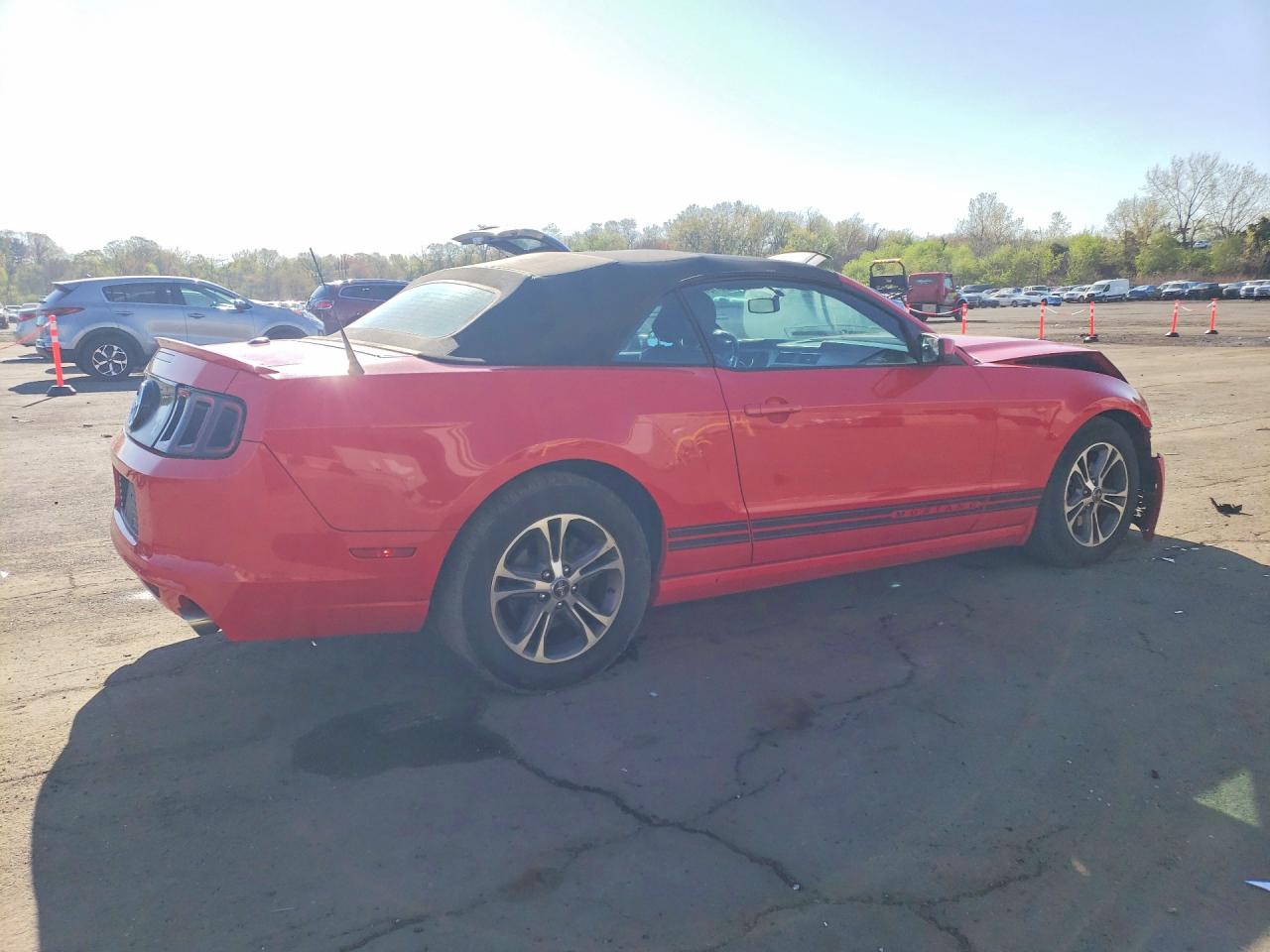 2014 Ford Mustang Red vin: 1ZVBP8EM6E5236173