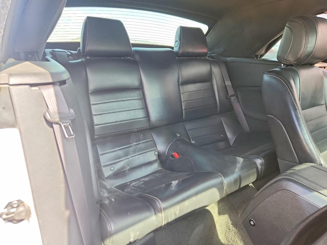 2014 Ford Mustang Белый vin: 1ZVBP8EM6E5242605