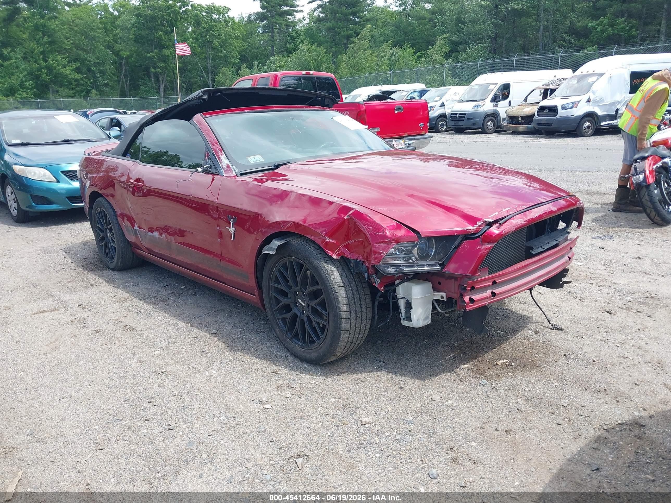 2014 Ford Mustang V6 Красный vin: 1ZVBP8EM6E5248050