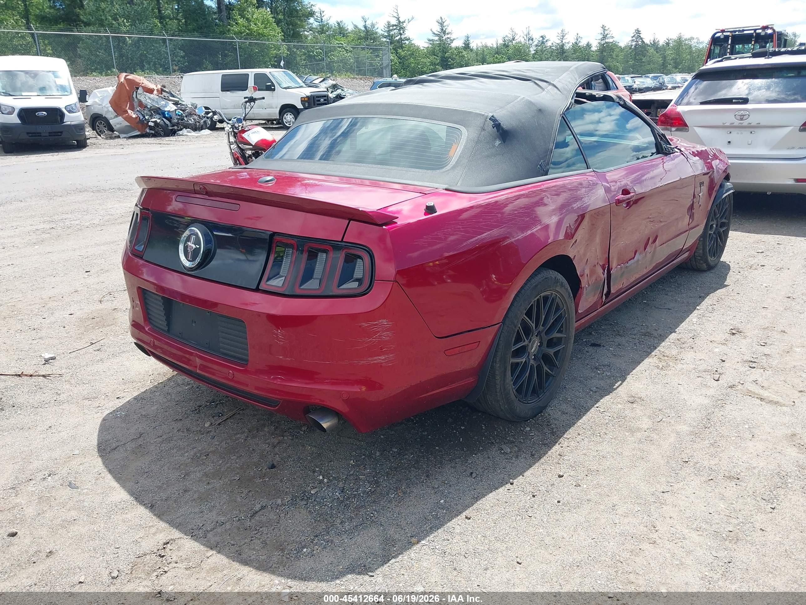 2014 Ford Mustang V6 Red vin: 1ZVBP8EM6E5248050