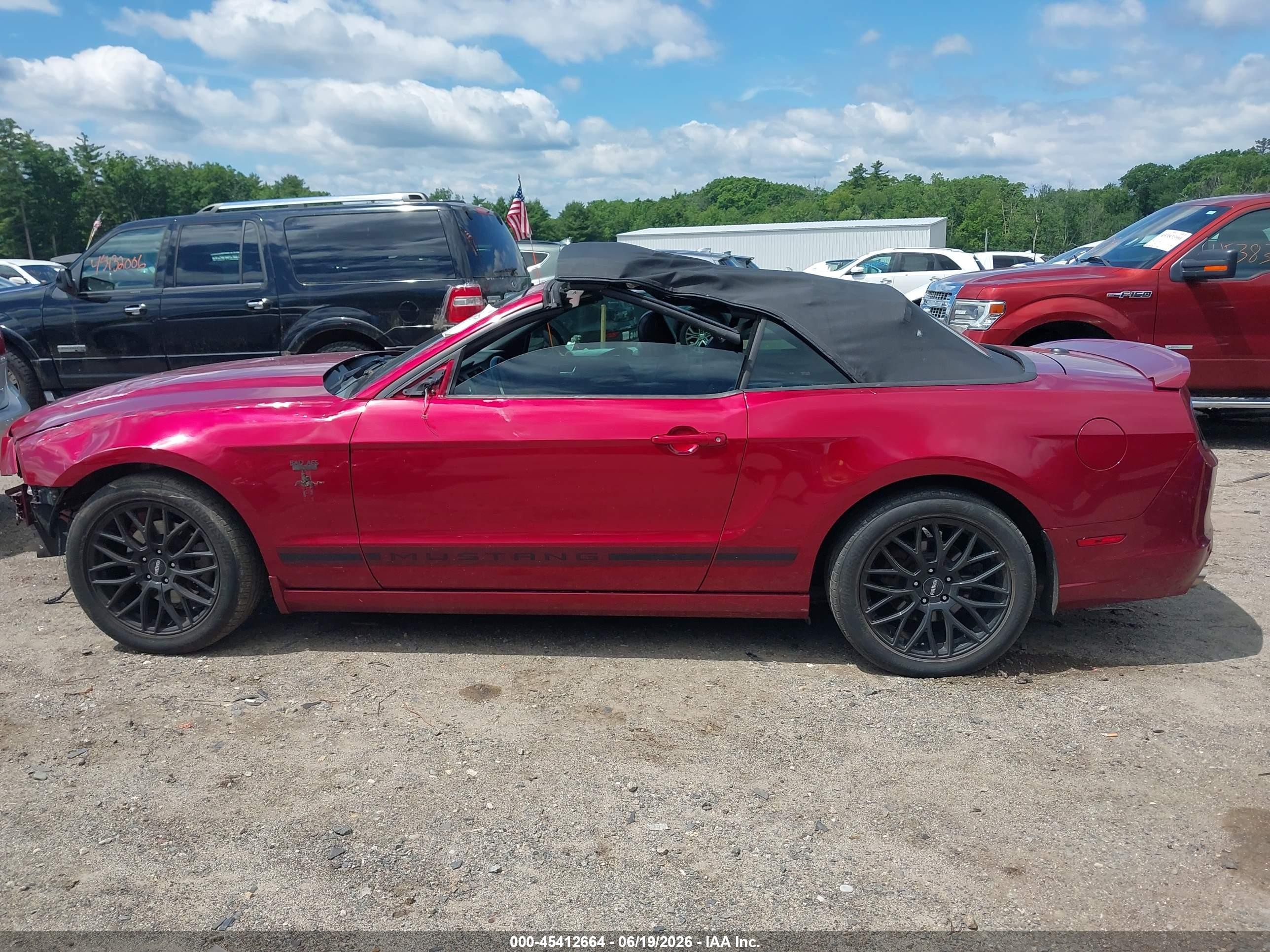 2014 Ford Mustang V6 Red vin: 1ZVBP8EM6E5248050