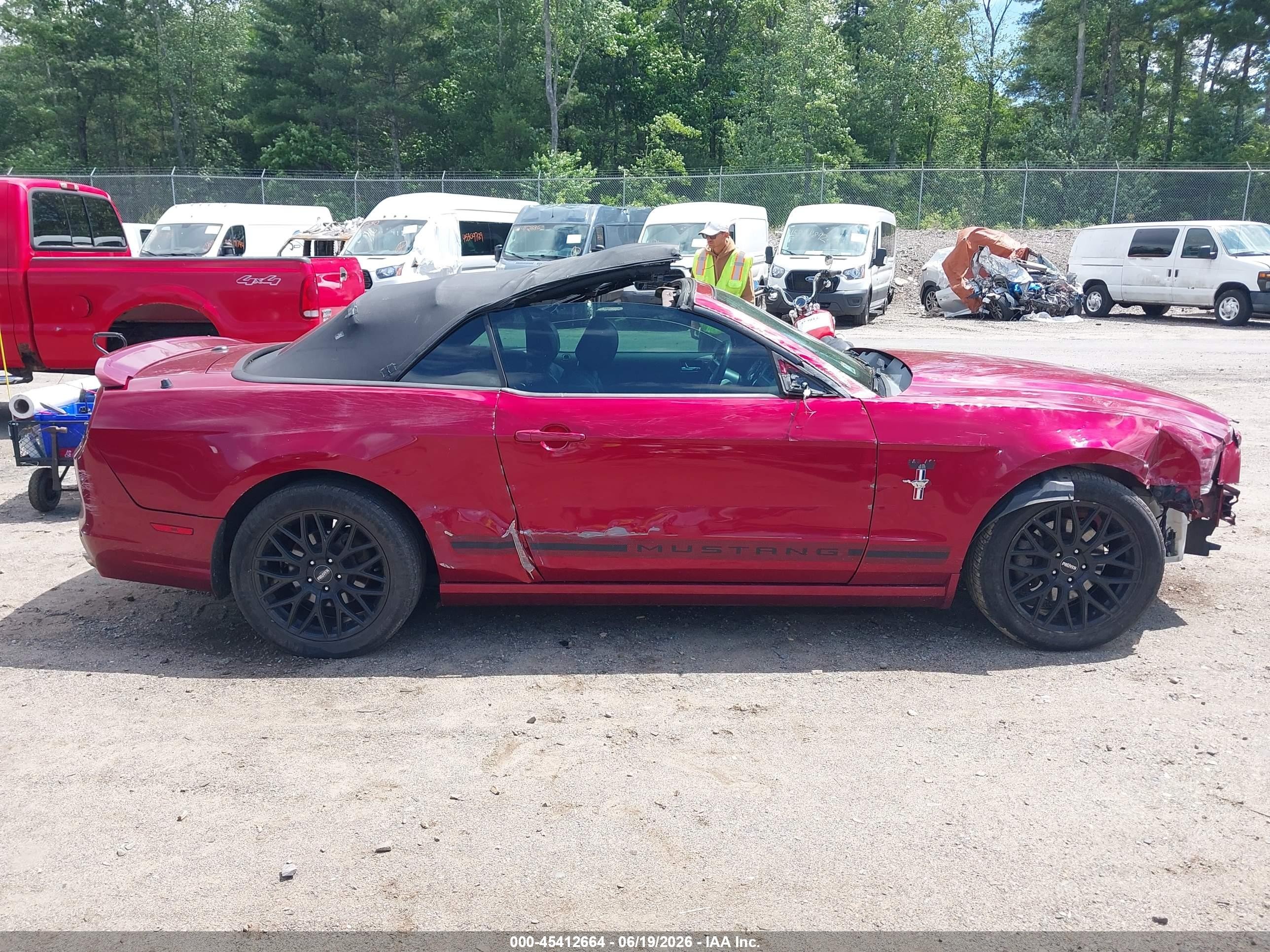 2014 Ford Mustang V6 Red vin: 1ZVBP8EM6E5248050