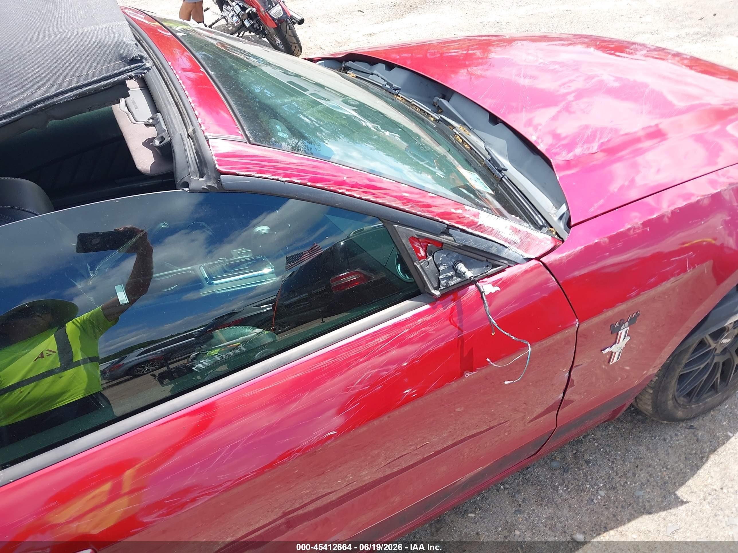 2014 Ford Mustang V6 Red vin: 1ZVBP8EM6E5248050