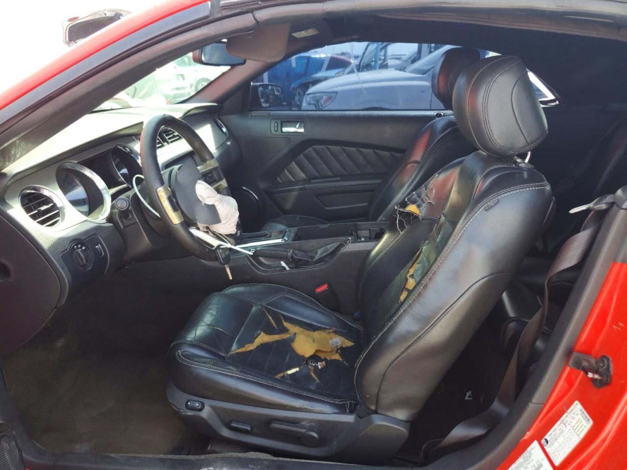 2014 Ford Mustang Red vin: 1ZVBP8EM6E5263535