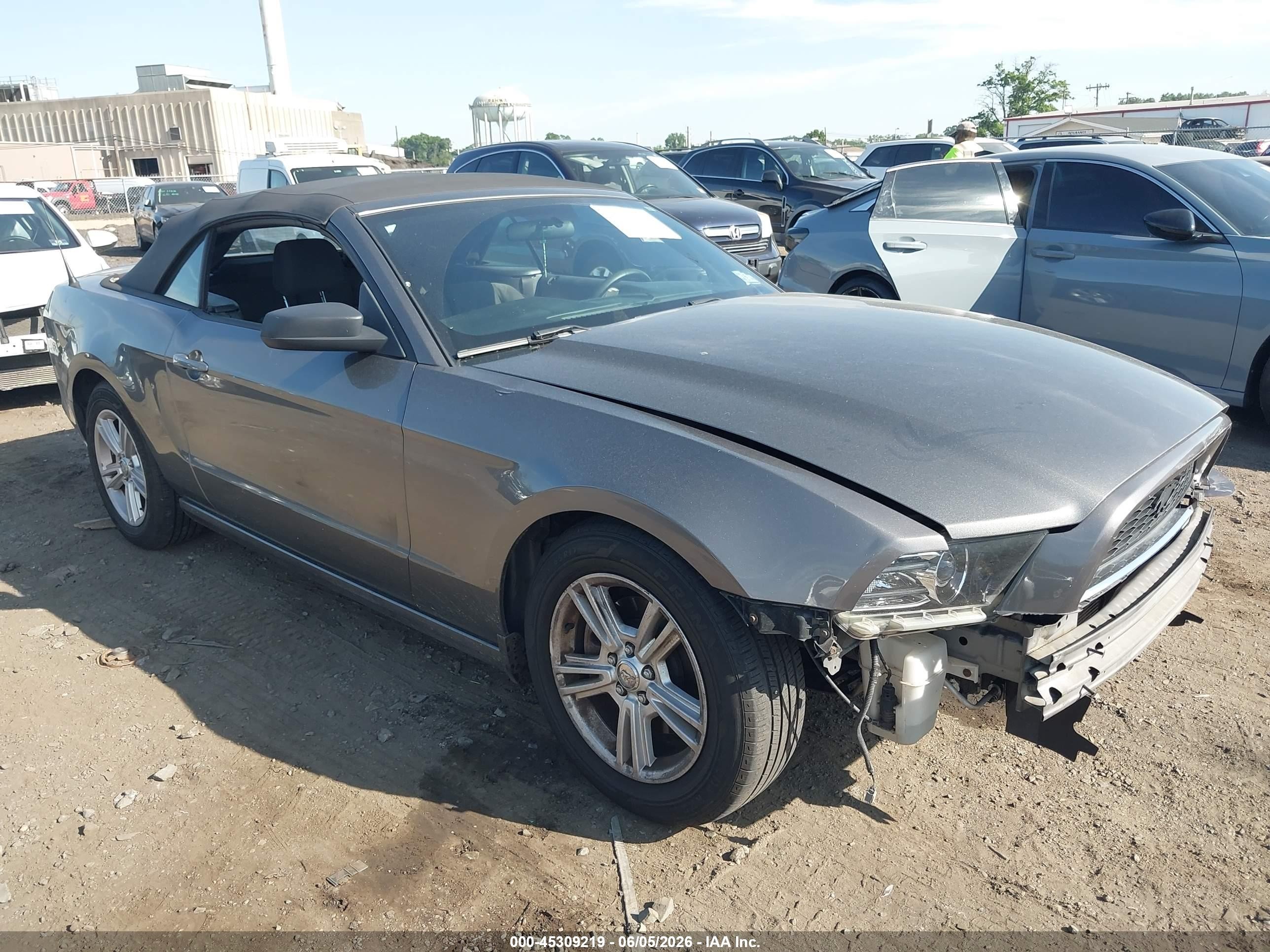 2014 Ford Mustang V6 Gray vin: 1ZVBP8EM6E5328447