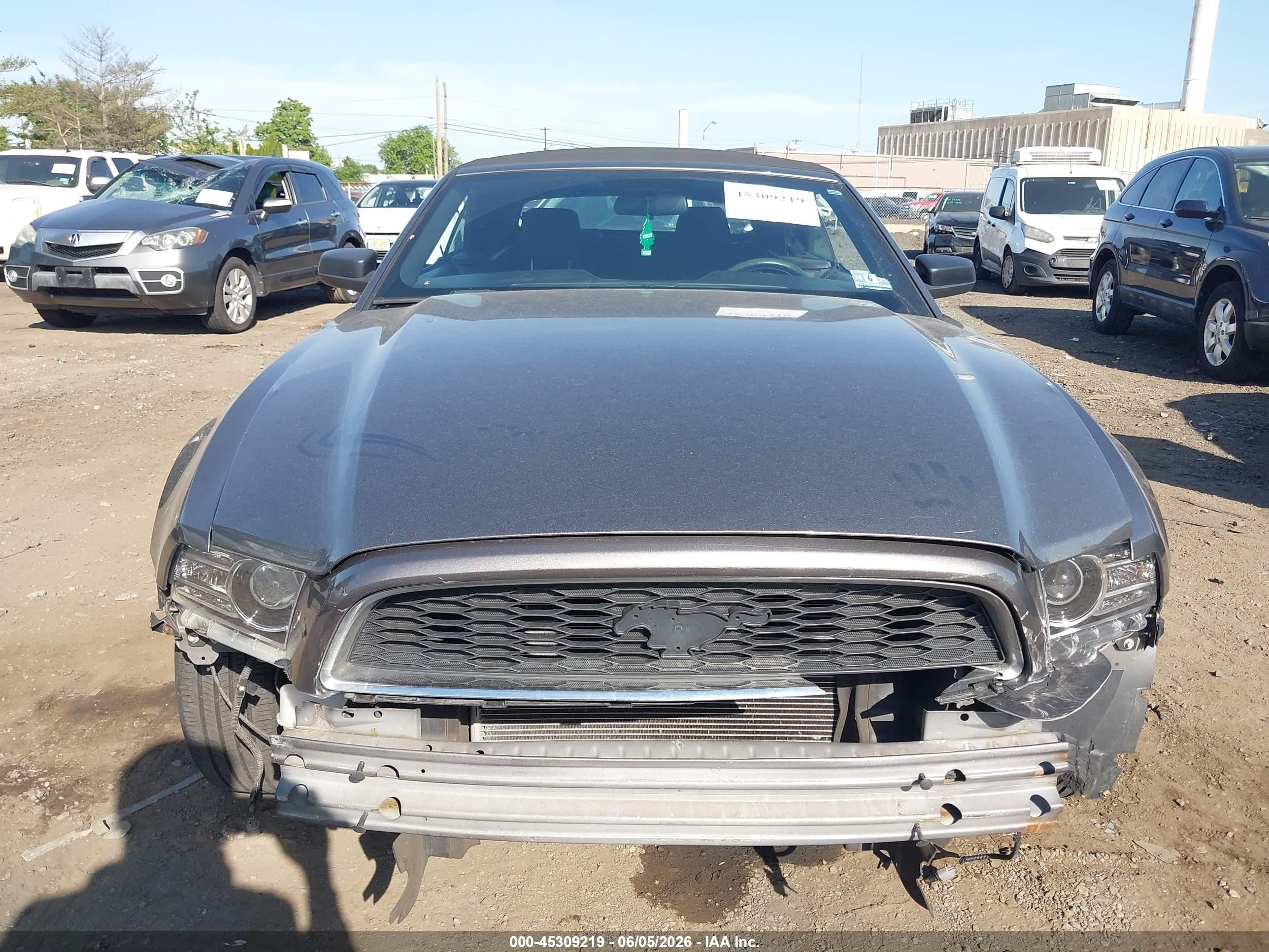 2014 Ford Mustang V6 Gray vin: 1ZVBP8EM6E5328447