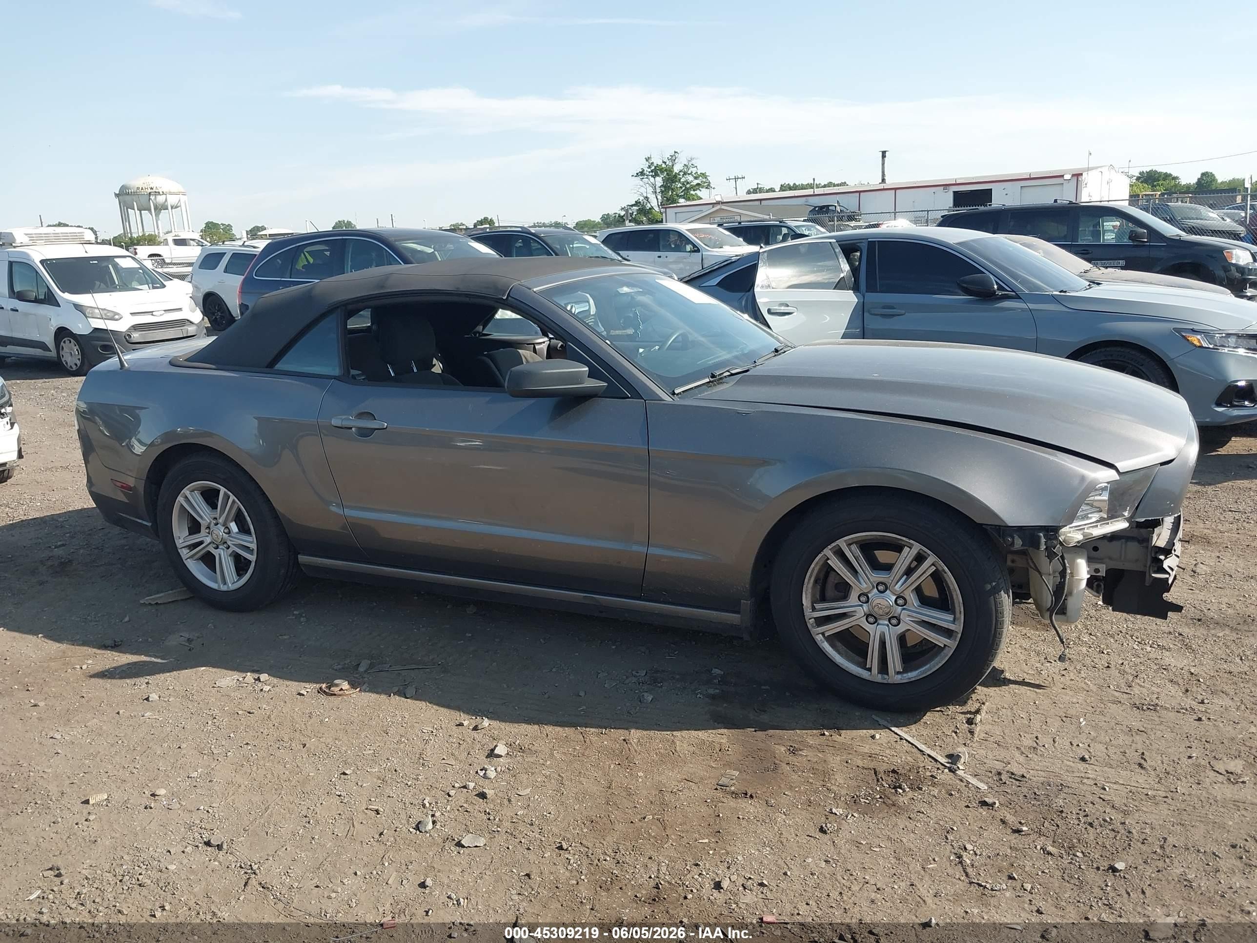 2014 Ford Mustang V6 Gray vin: 1ZVBP8EM6E5328447