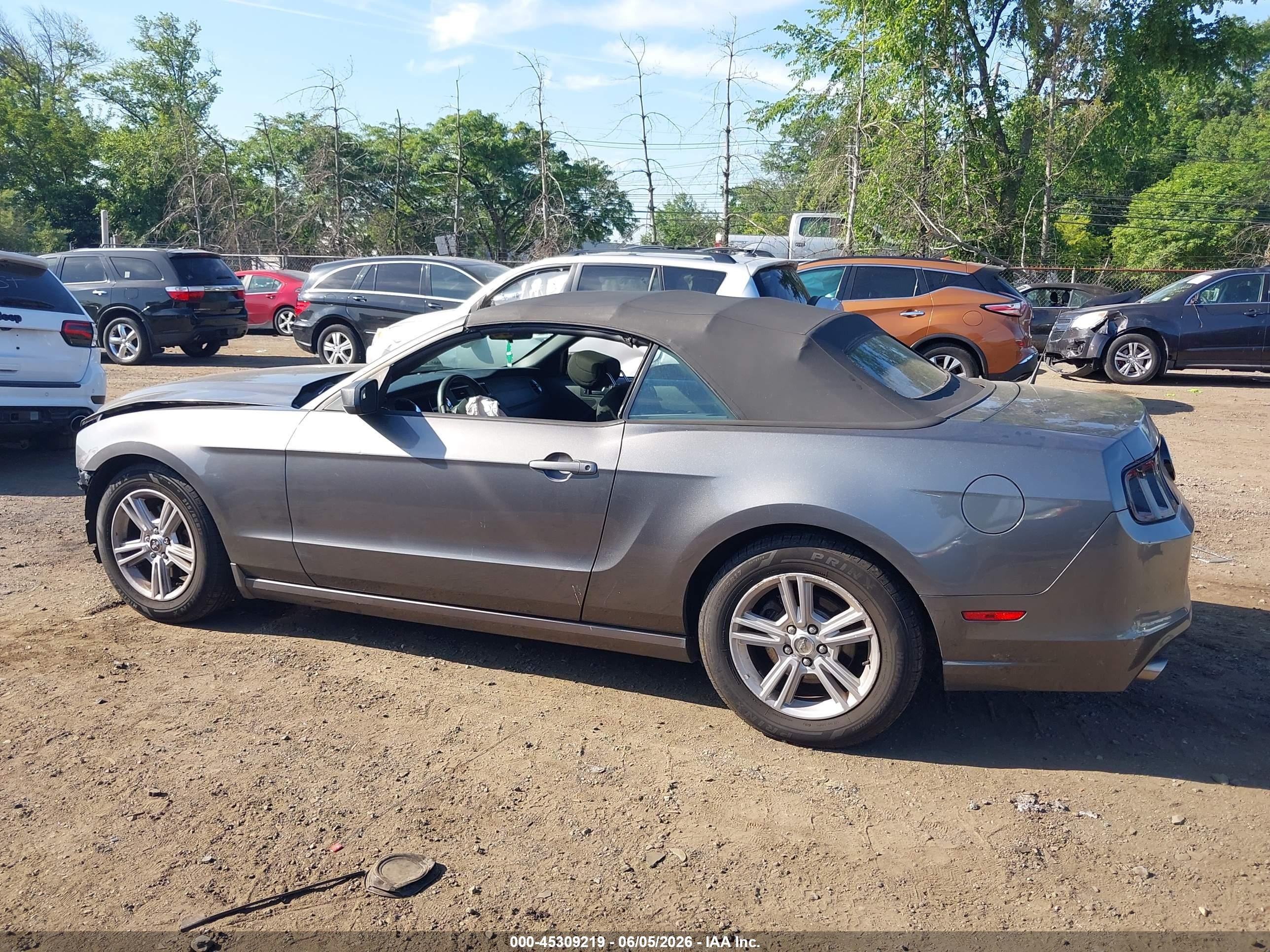 2014 Ford Mustang V6 Gray vin: 1ZVBP8EM6E5328447