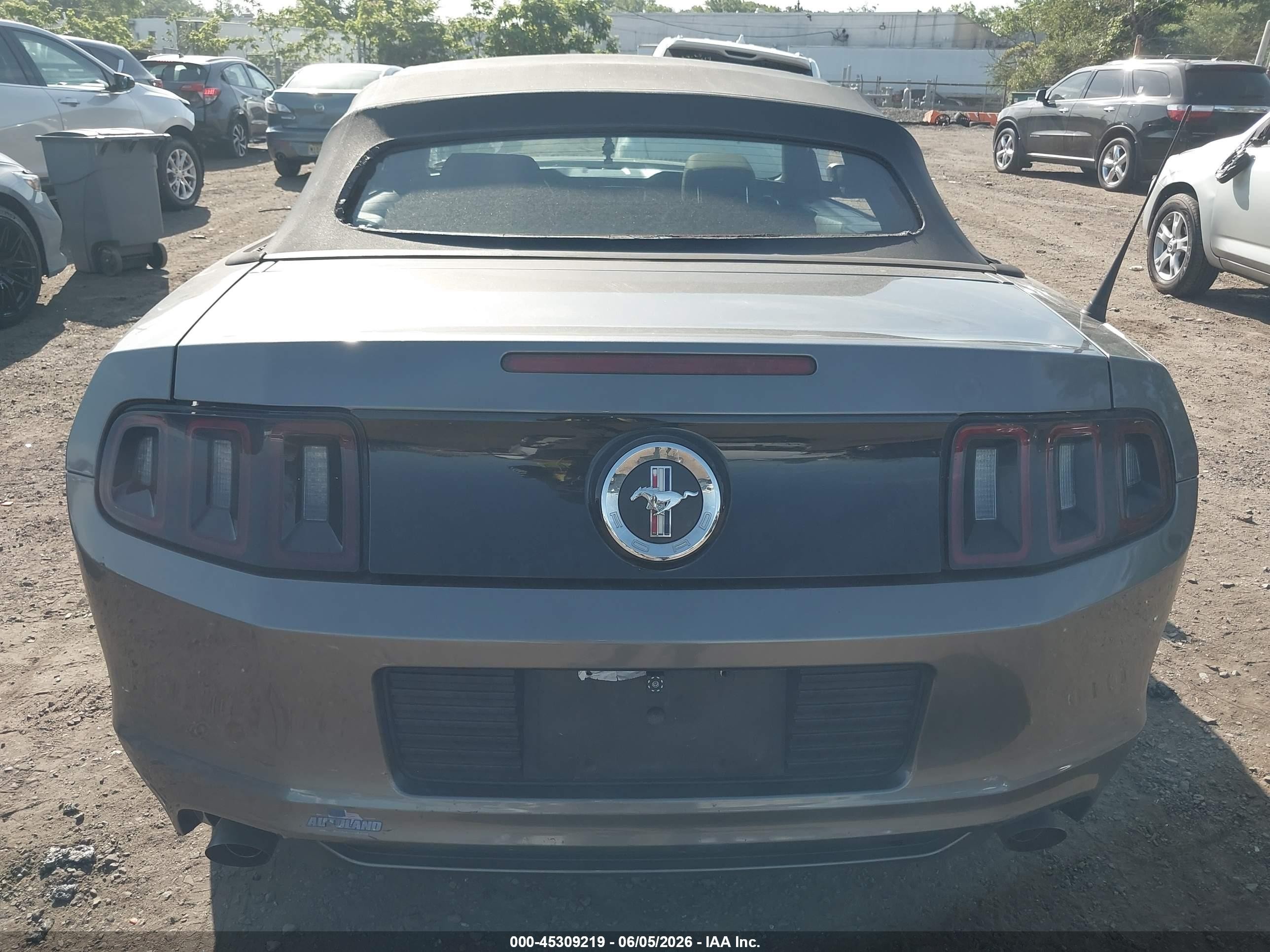 2014 Ford Mustang V6 Gray vin: 1ZVBP8EM6E5328447