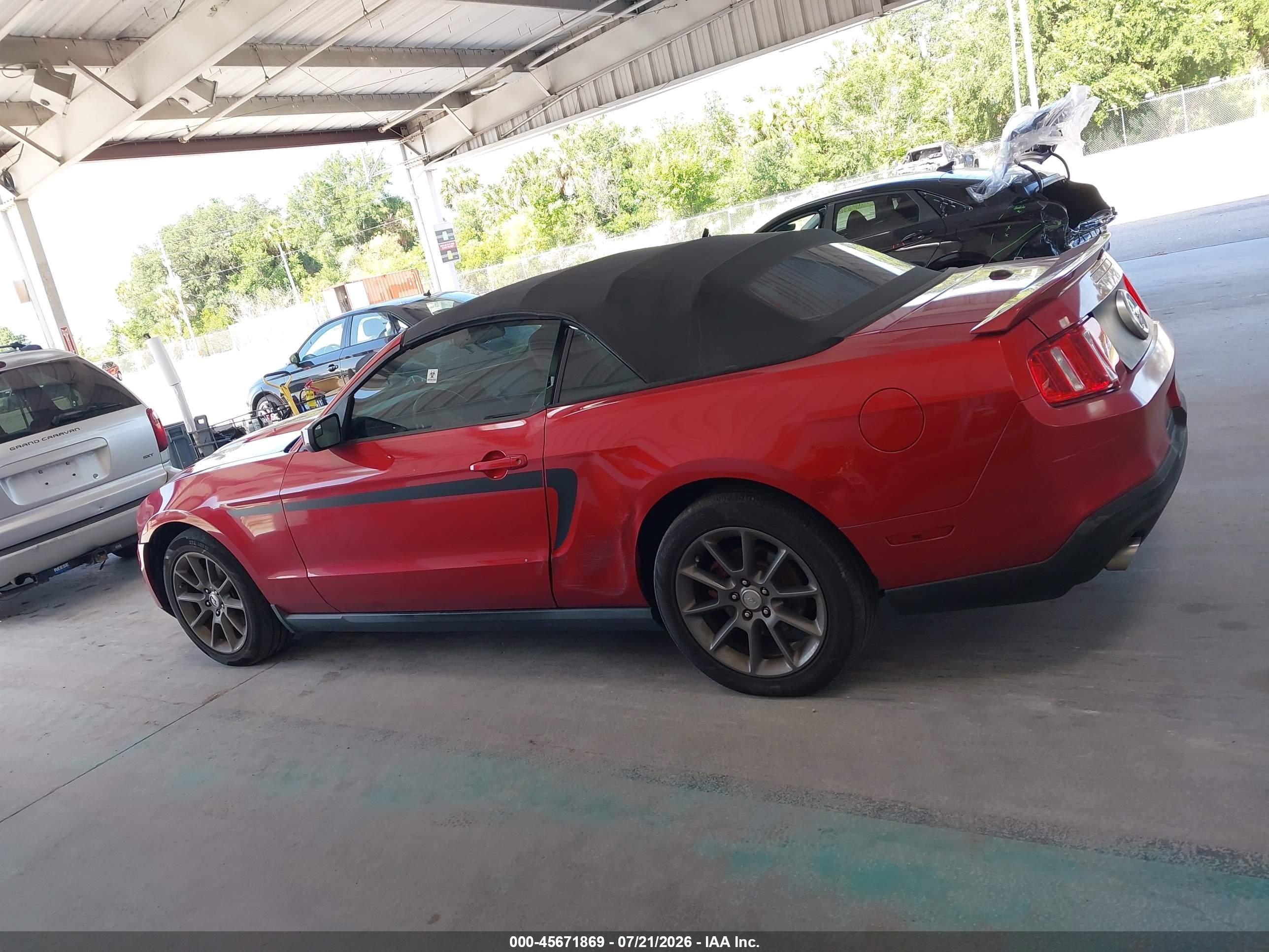 2011 Ford Mustang V6 Premium Maroon vin: 1ZVBP8EM7B5151256