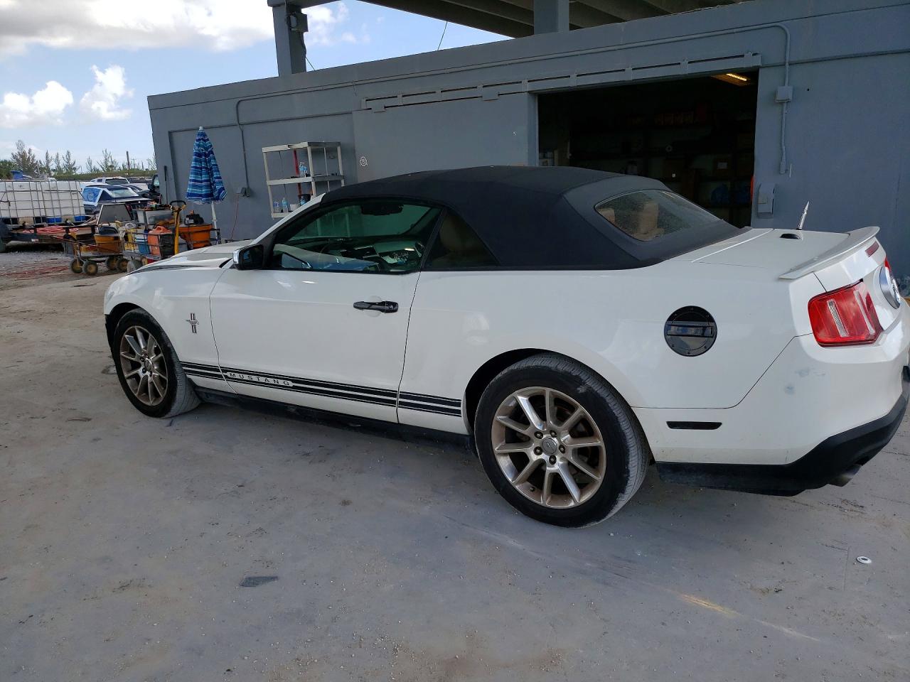 2011 Ford Mustang Белый vin: 1ZVBP8EM7B5155467