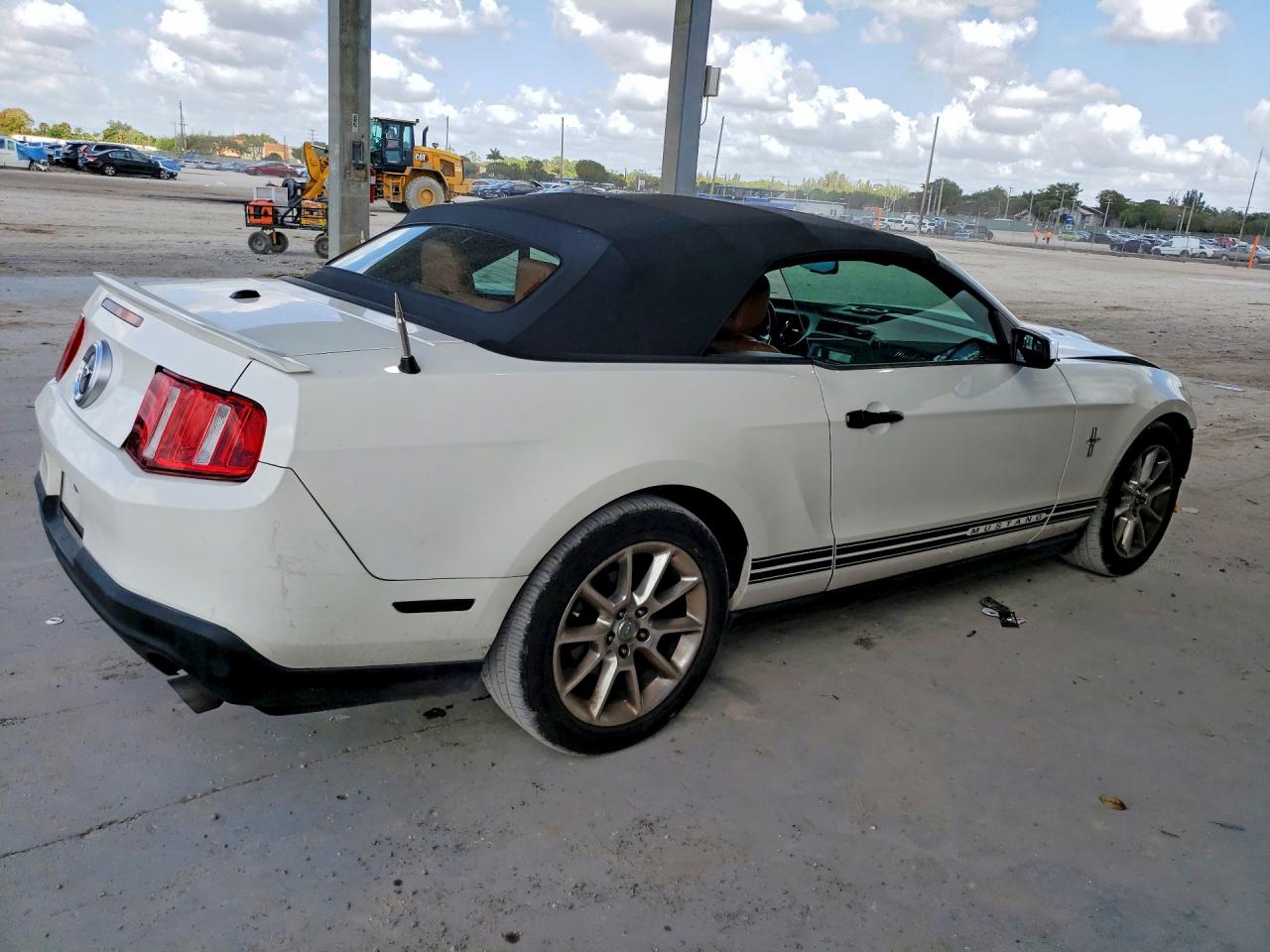 2011 Ford Mustang Белый vin: 1ZVBP8EM7B5155467