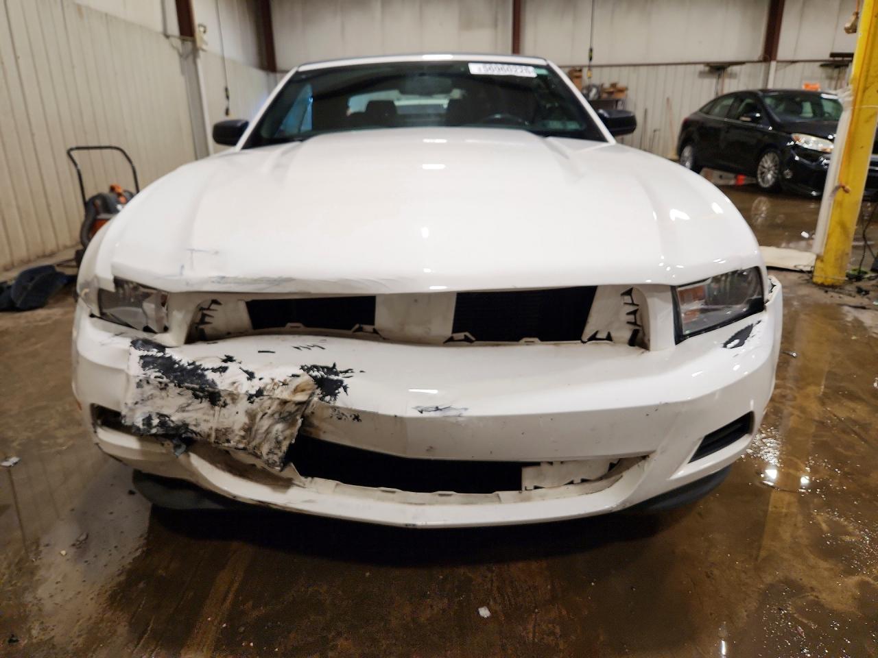 2012 Ford Mustang White vin: 1ZVBP8EM7C5287162