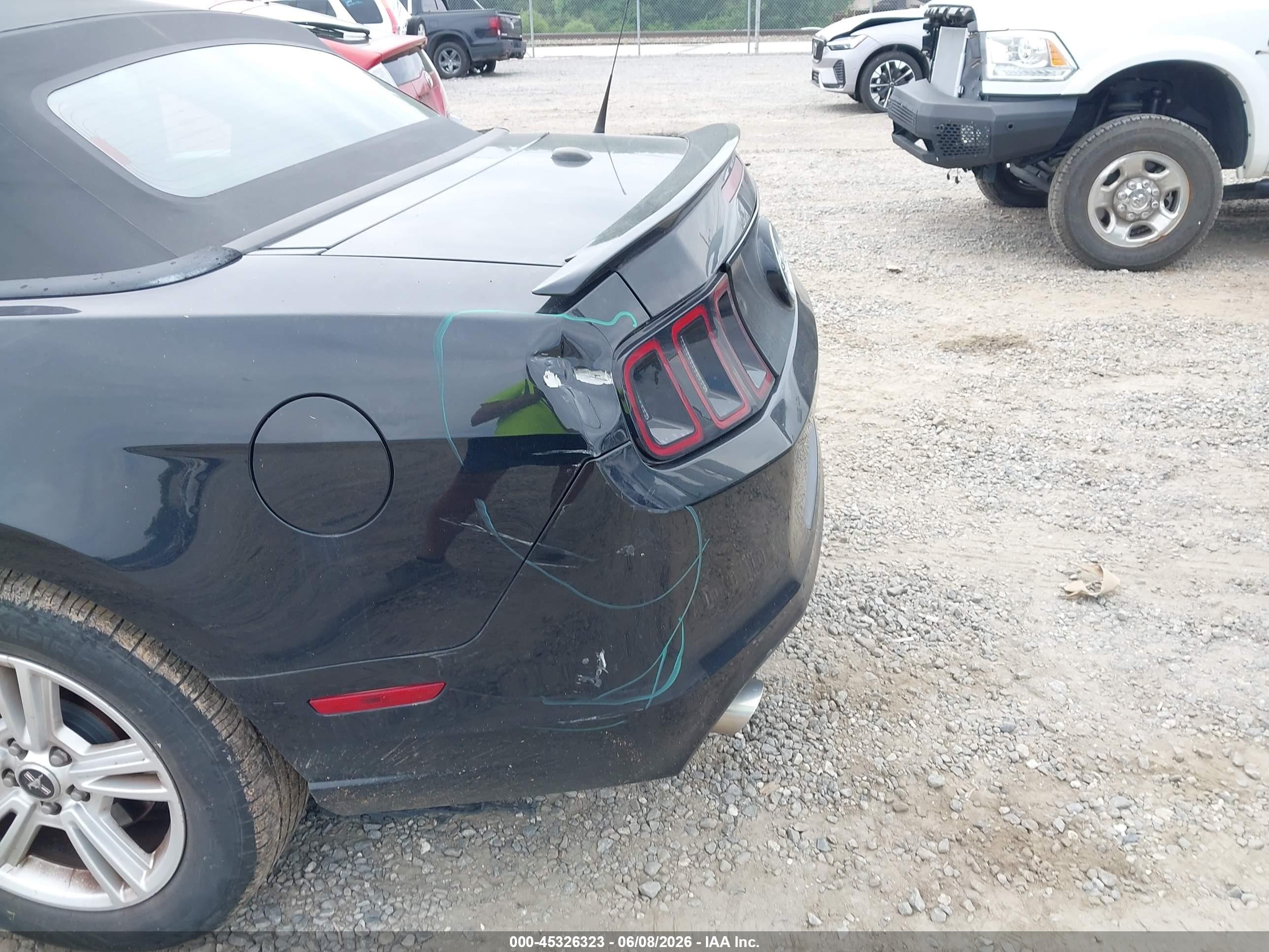 2013 Ford Mustang V6 Premium Черный vin: 1ZVBP8EM7D5219509