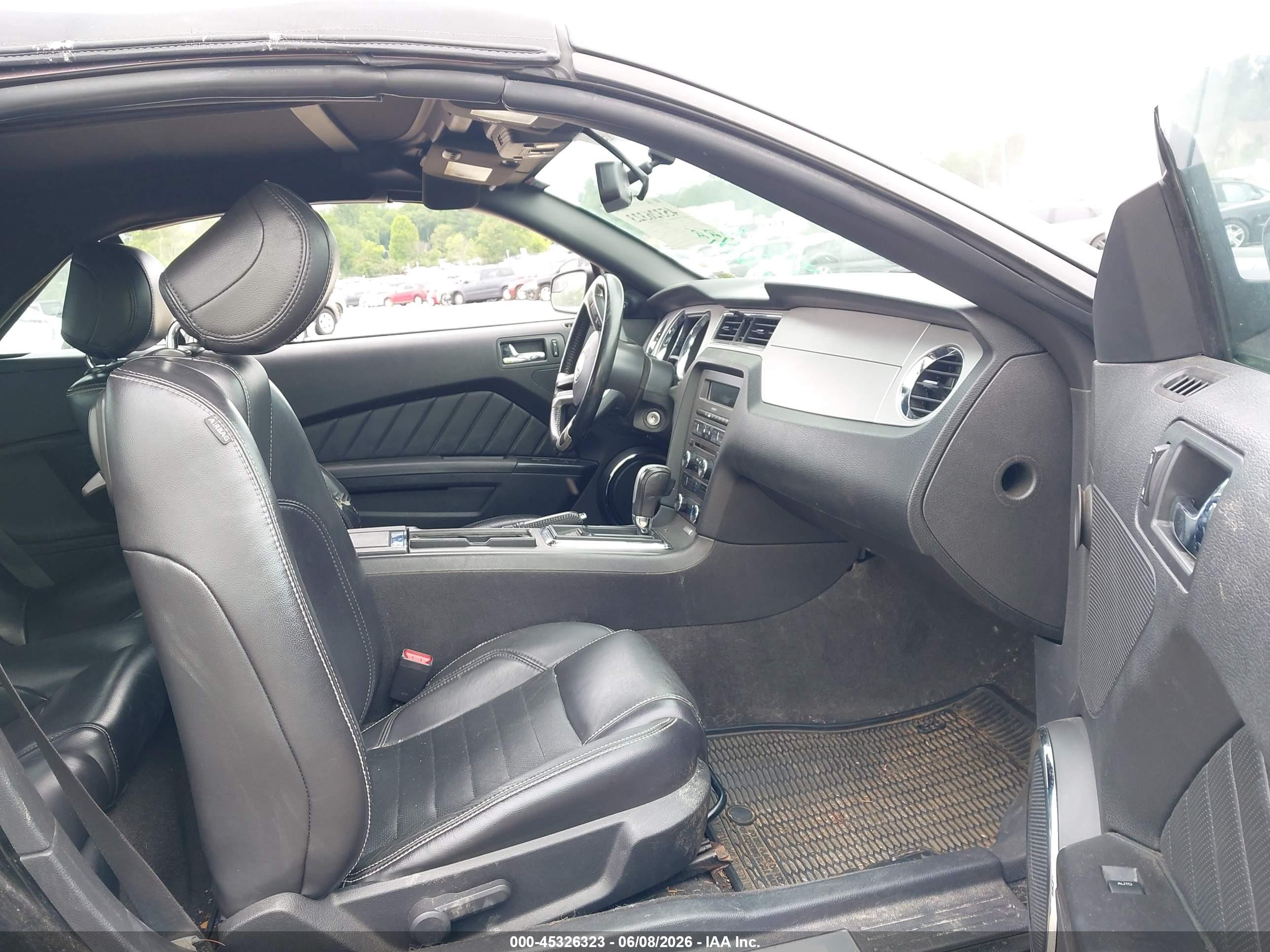 2013 Ford Mustang V6 Premium Черный vin: 1ZVBP8EM7D5219509