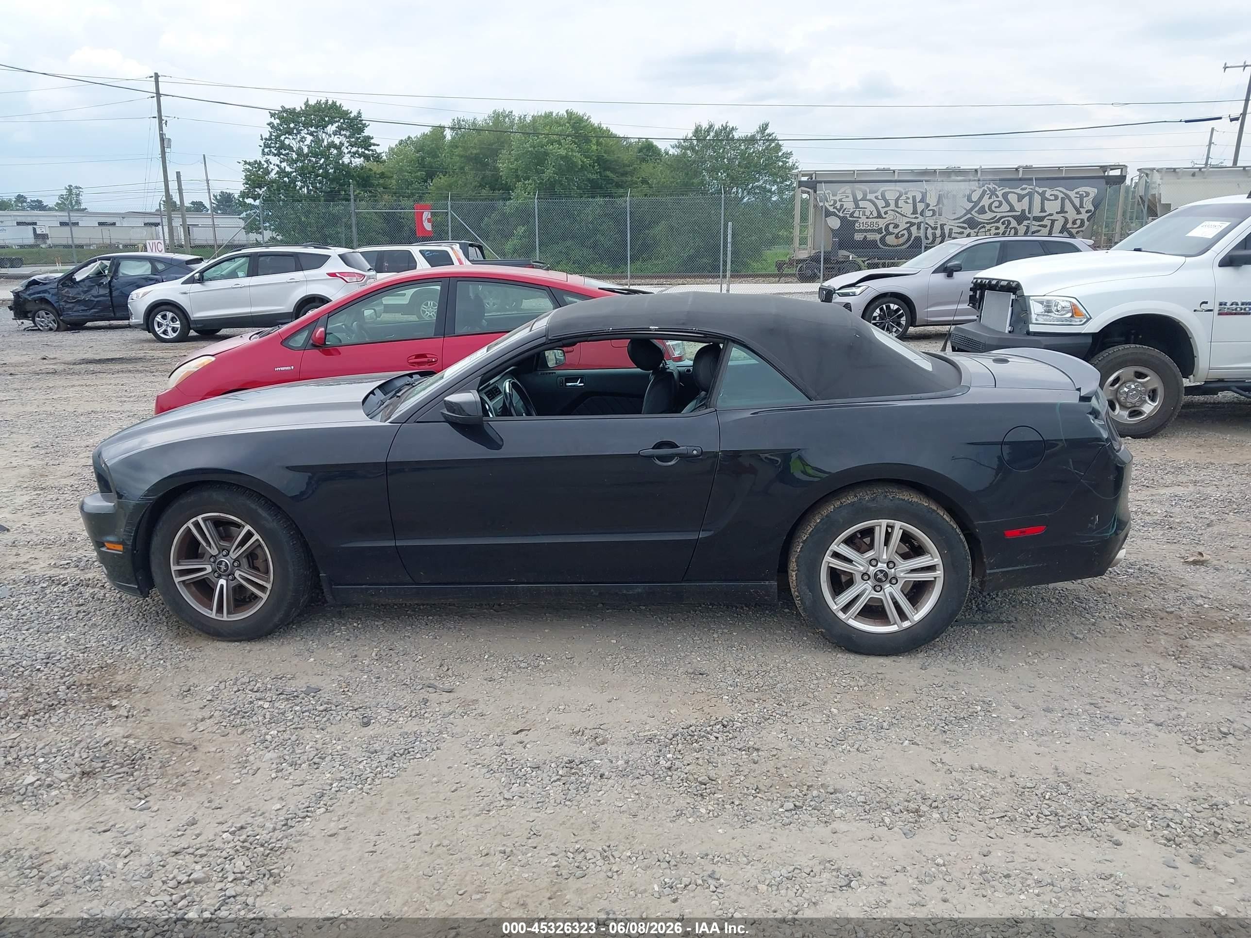 2013 Ford Mustang V6 Premium Черный vin: 1ZVBP8EM7D5219509