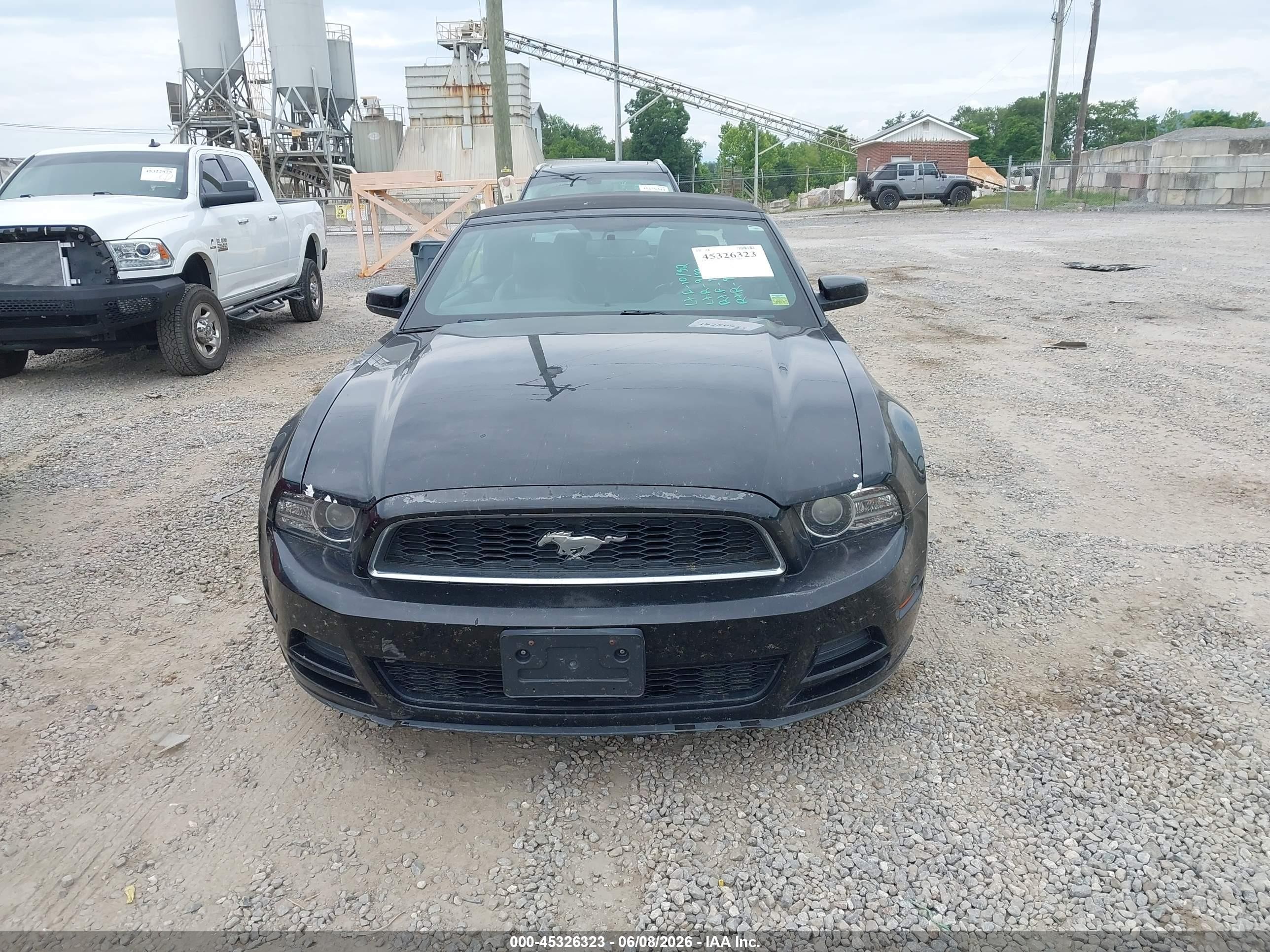 2013 Ford Mustang V6 Premium Черный vin: 1ZVBP8EM7D5219509