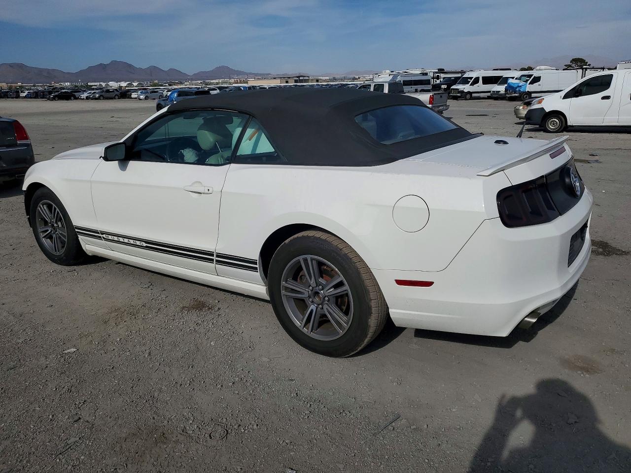 2013 Ford Mustang Белый vin: 1ZVBP8EM7D5239775