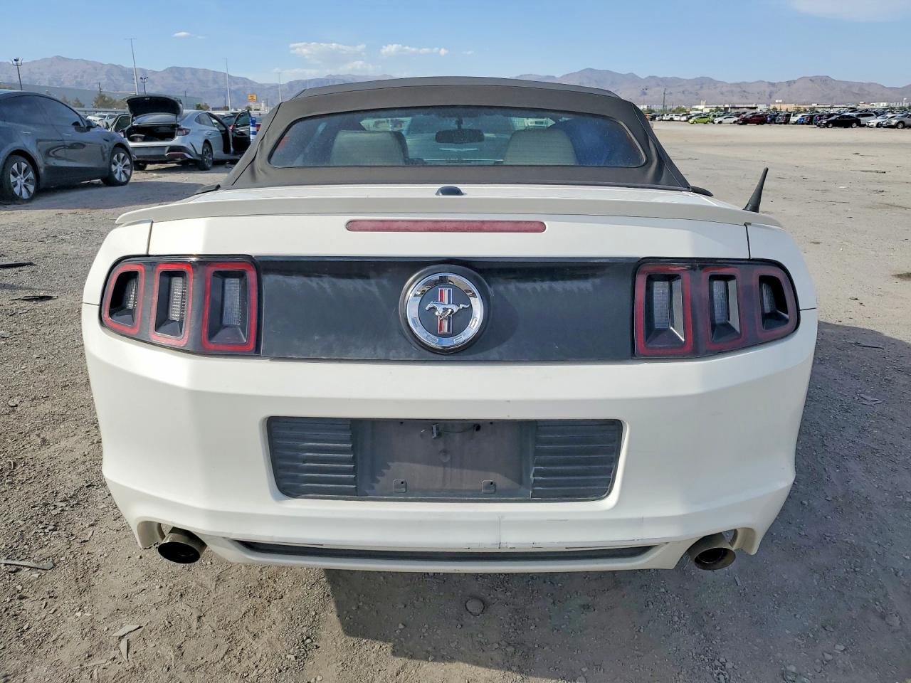 2013 Ford Mustang Белый vin: 1ZVBP8EM7D5239775