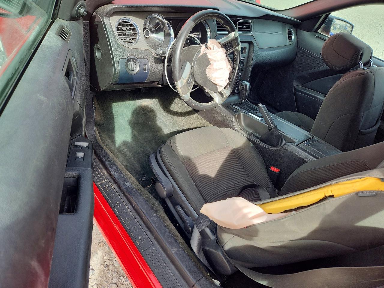 2013 Ford Mustang Red vin: 1ZVBP8EM7D5269892