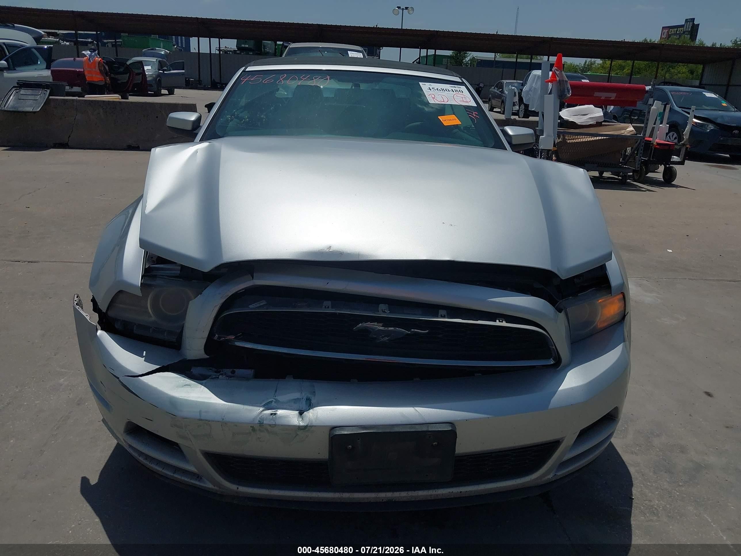 2014 Ford Mustang V6 Premium Серебряный vin: 1ZVBP8EM7E5242631