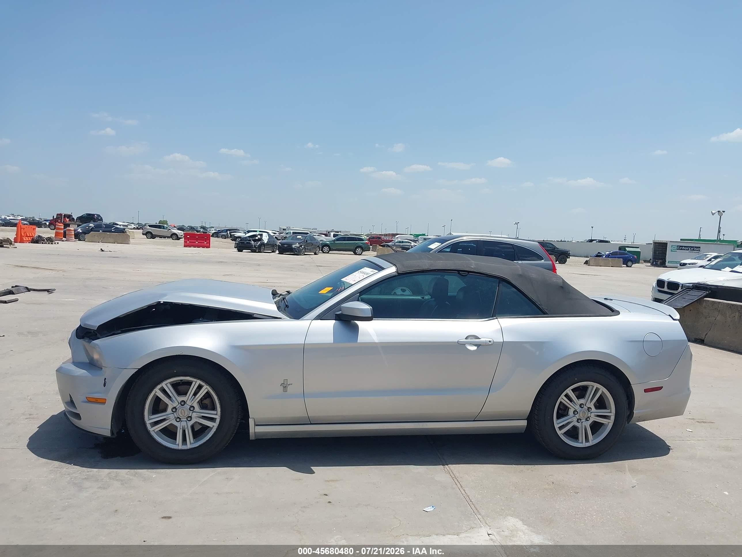 2014 Ford Mustang V6 Premium Серебряный vin: 1ZVBP8EM7E5242631